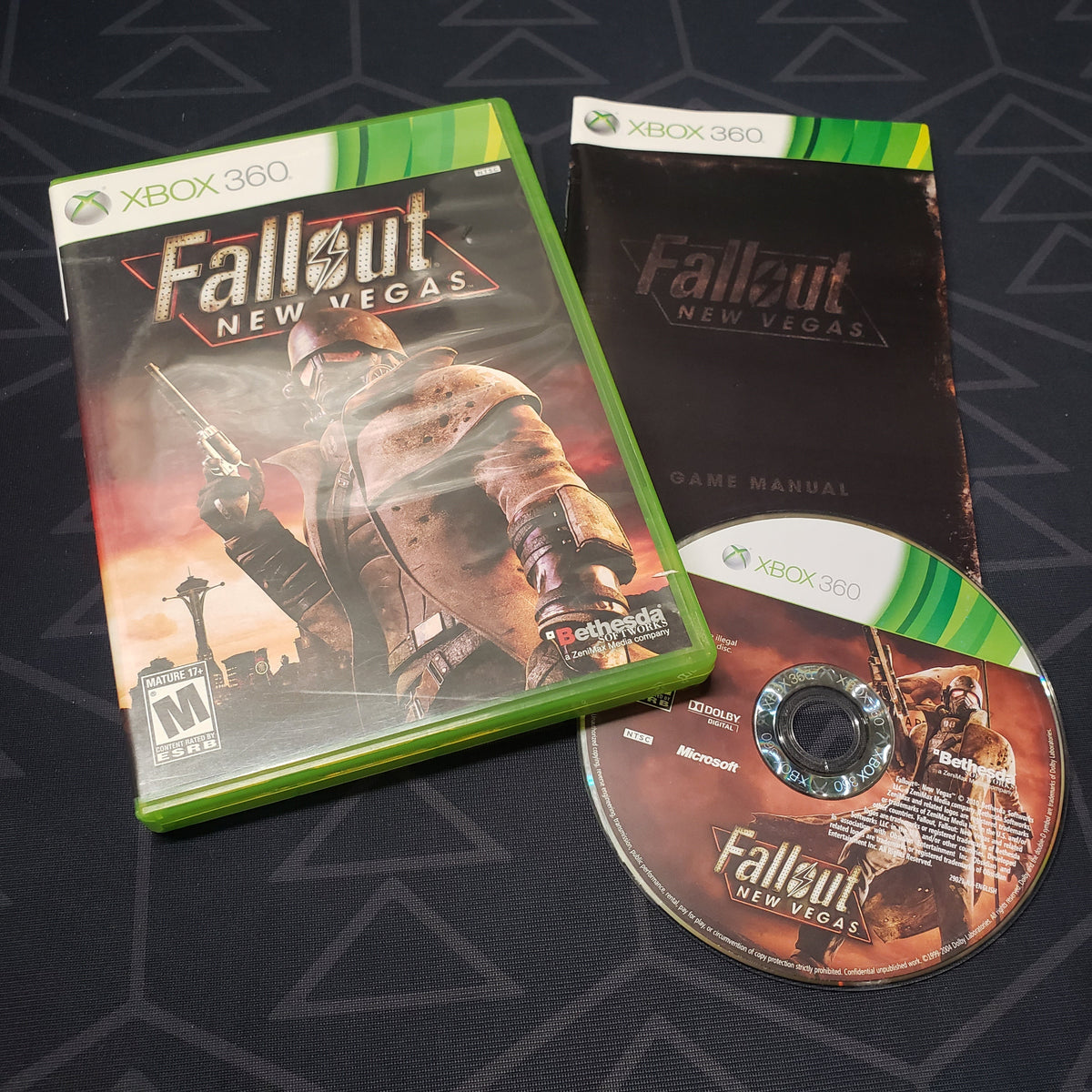 Image shows the case, manual and disc for the video game Fallout: New Vegas for Xbox 360