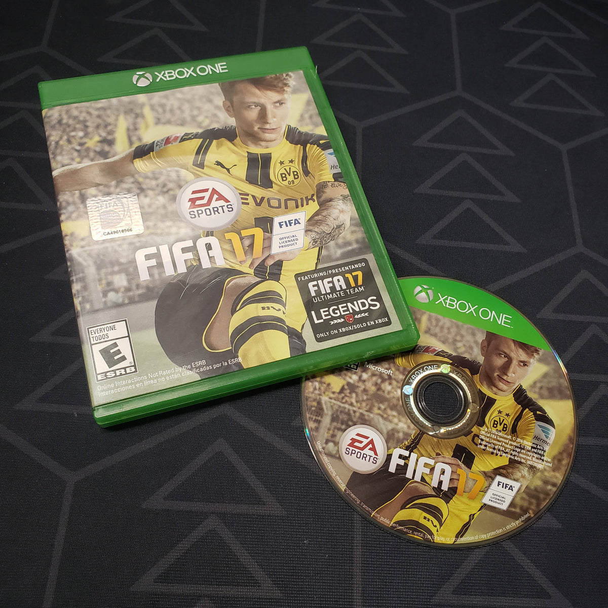 Image shows the case and disc for the video game FIFA 17 for Xbox One