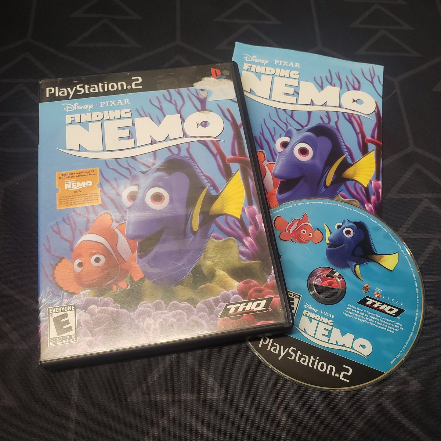 Image shows the case, manual and disc for the video game Finding Nemo for Playstation 2