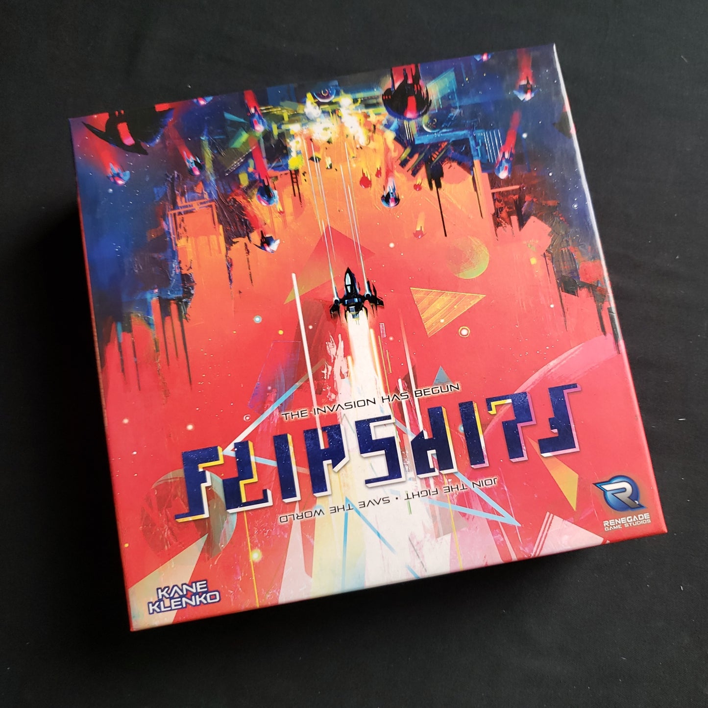 Image shows the front cover of the box of the Flip Ships board game