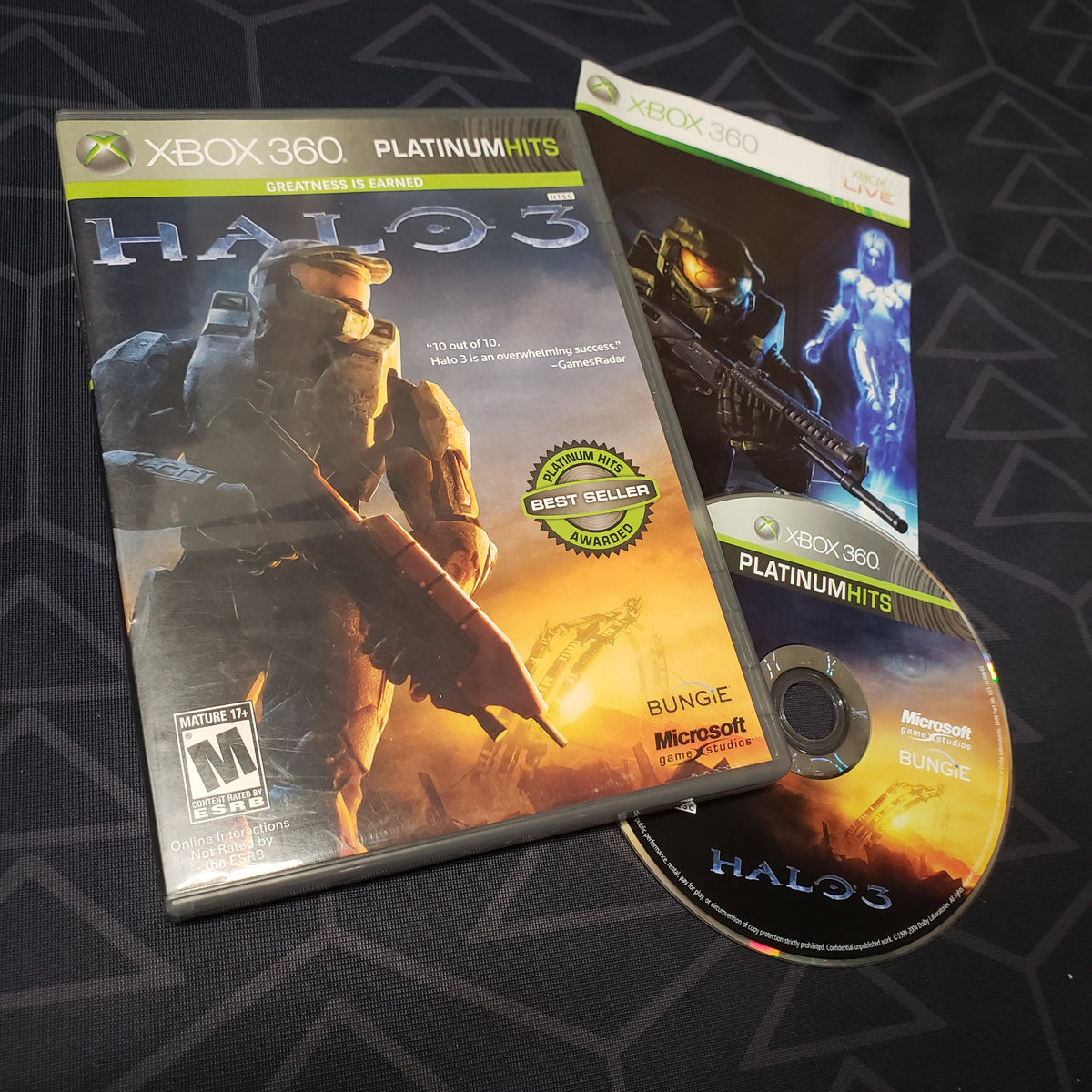 Image shows the case, manual and disc for the video game Halo 3 for Xbox 360