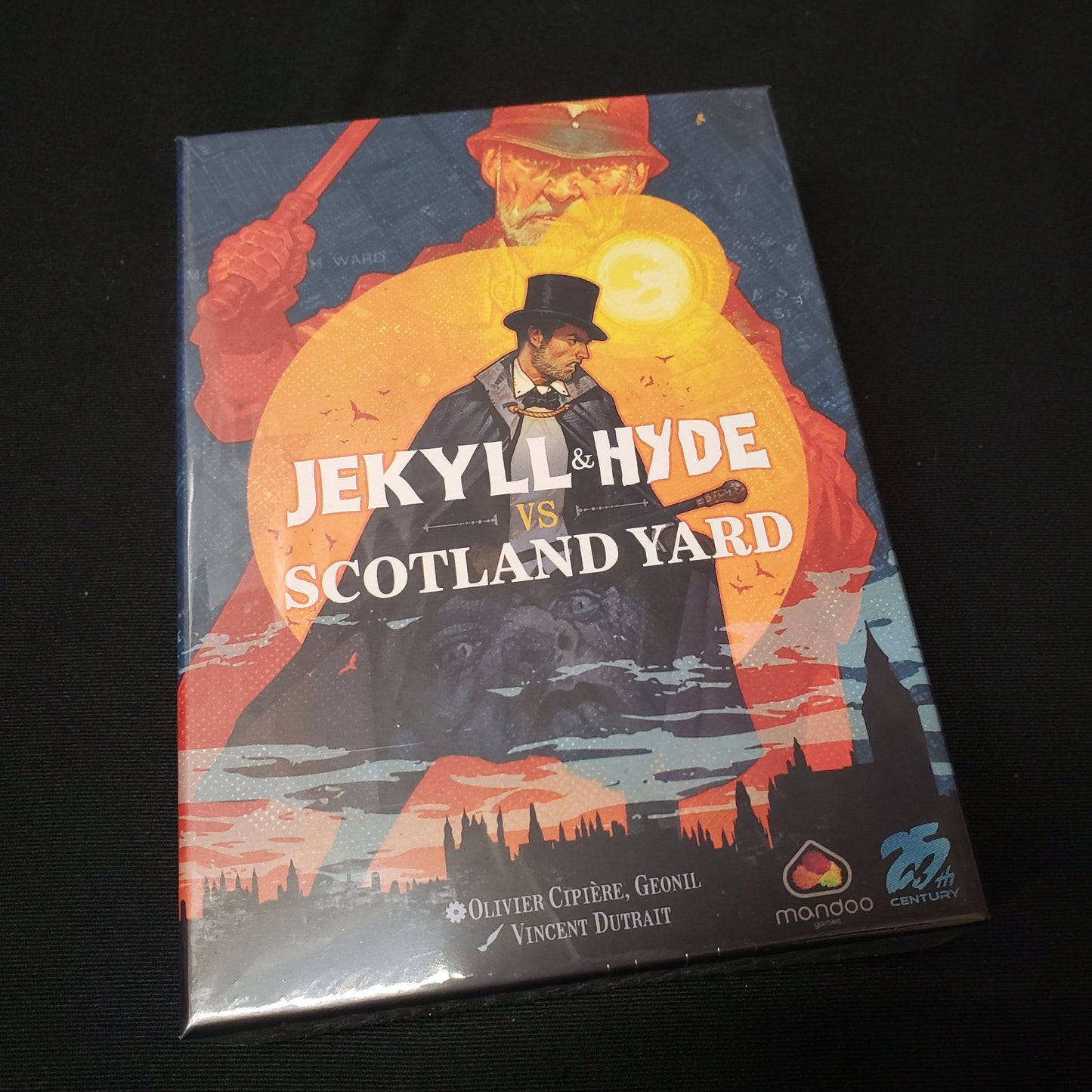 Image shows the front cover of the box of the Jekyll & Hyde vs Scotland Yard card game