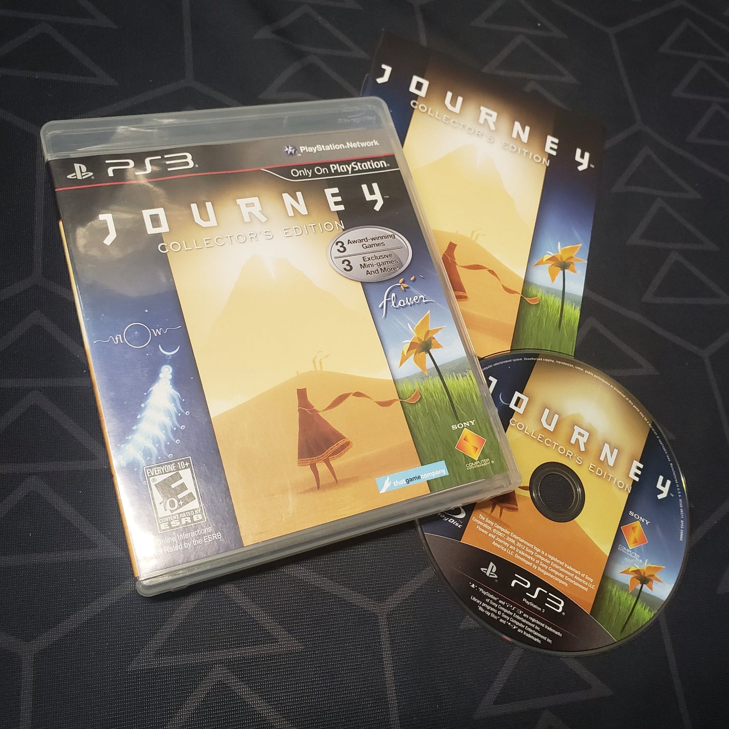 Image shows the case, manual and disc for the collector's edition of the video game Journey for Playstation 3