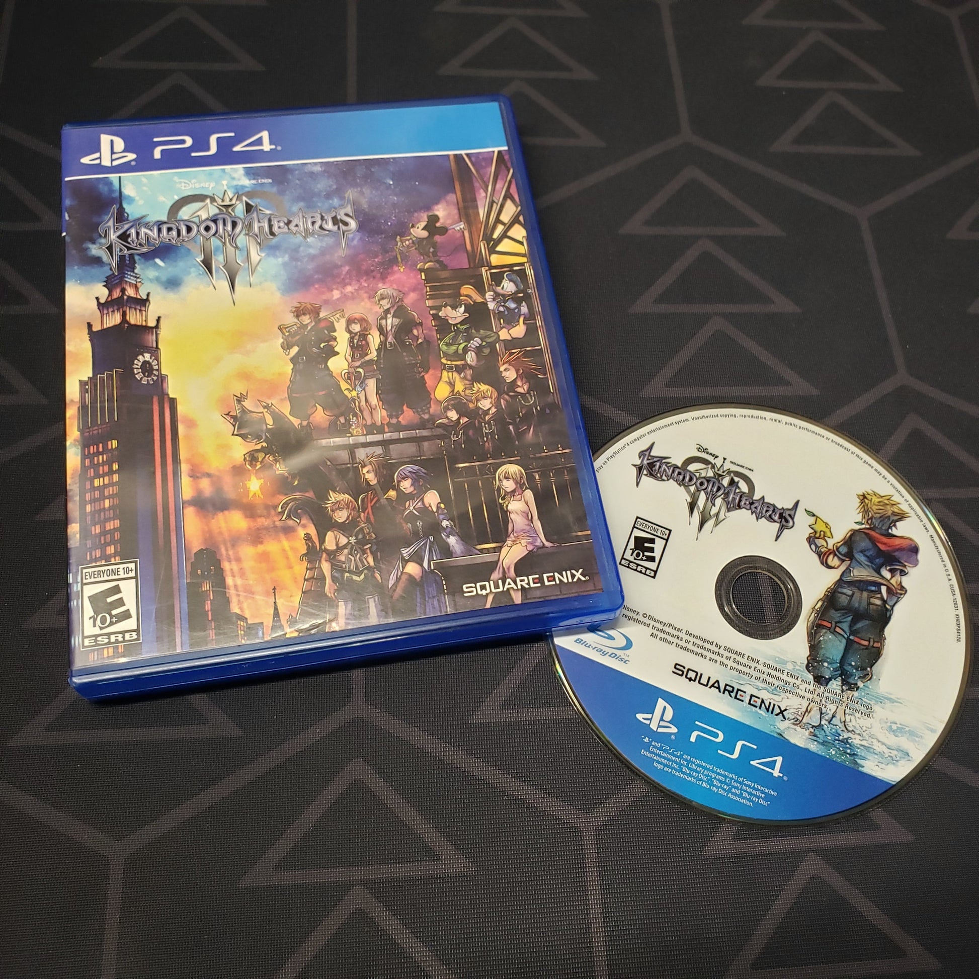 Image shows the case and disc for the video game Kingdom Hearts III for Playstation 4