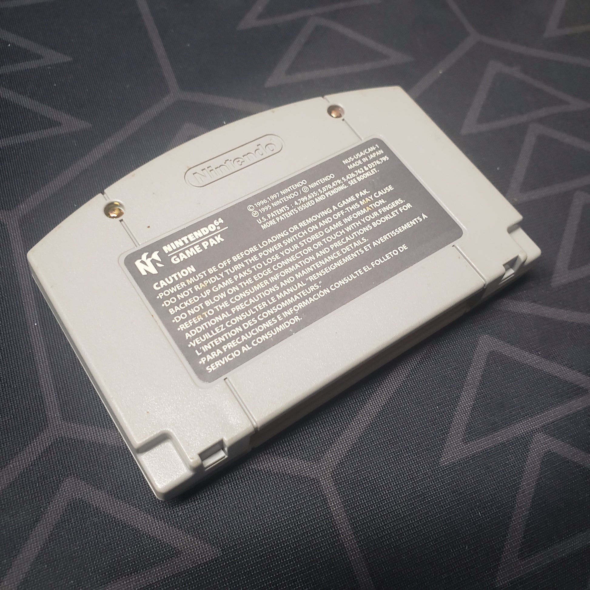 Image shows the back of the cartridge for the video game Kobe Bryant in NBA Courtside for the Nintendo 64