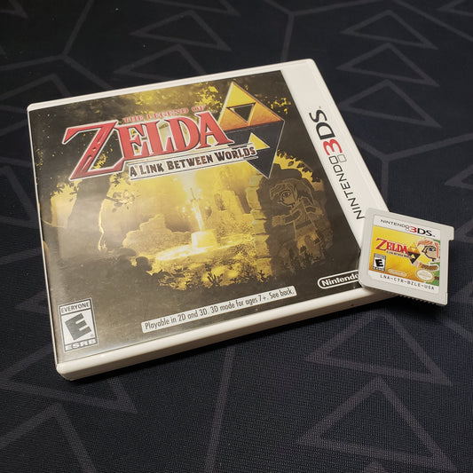 Image shows the case and cartridge for the video game Legend of Zelda: A Link Between Worlds for Nintendo 3DS