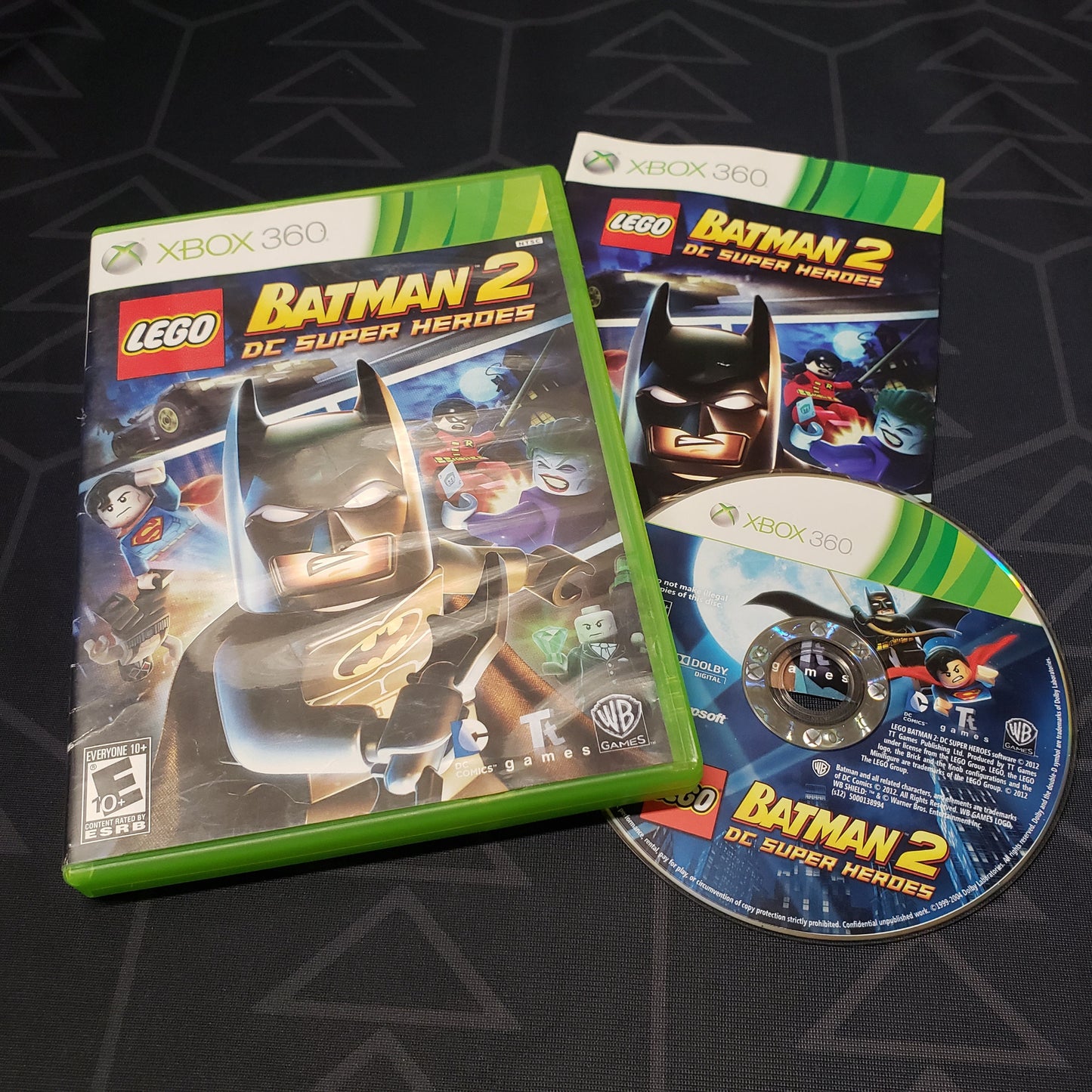 Image shows the case, manual and disc for the video game LEGO Batman 2: DC Super Heroes for Xbox 360