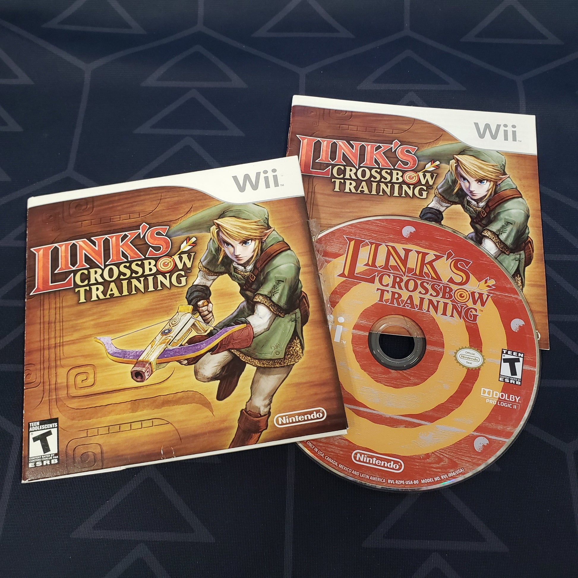 Image shows the cardboard sleeve, manual and disc for the video game Link's Crossbow Training for Nintendo Wii