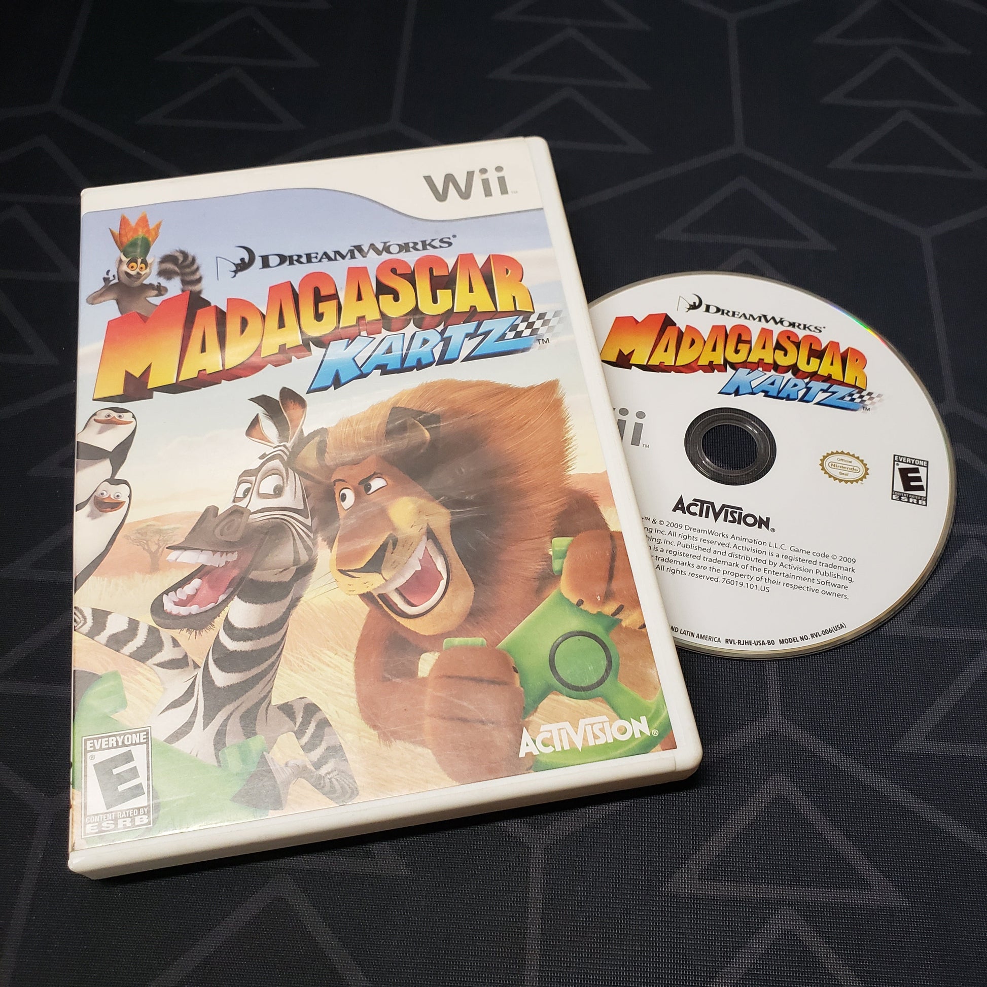 Image shows the case and disc for the video game Madagascar Kartz for Nintendo Wii