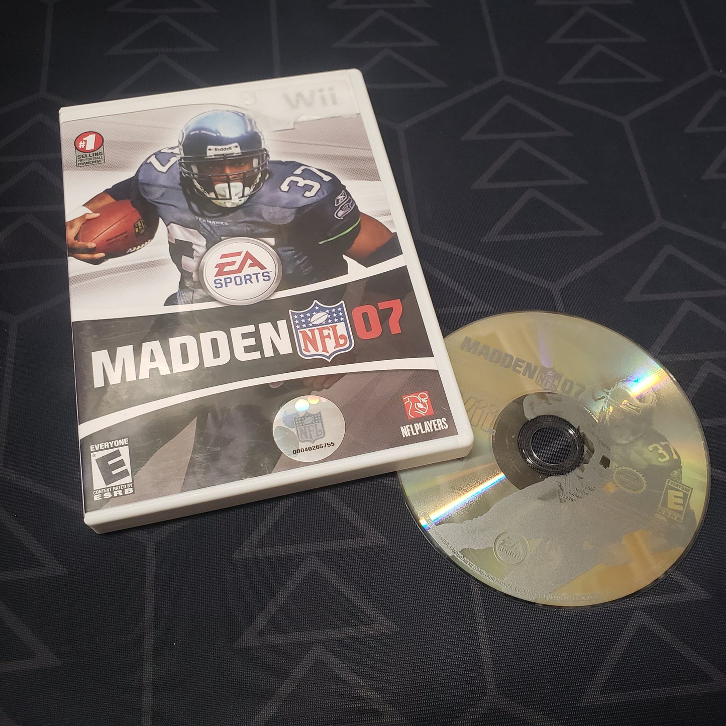 Image shows the case and disc for the video game Madden 07 for Nintendo Wii