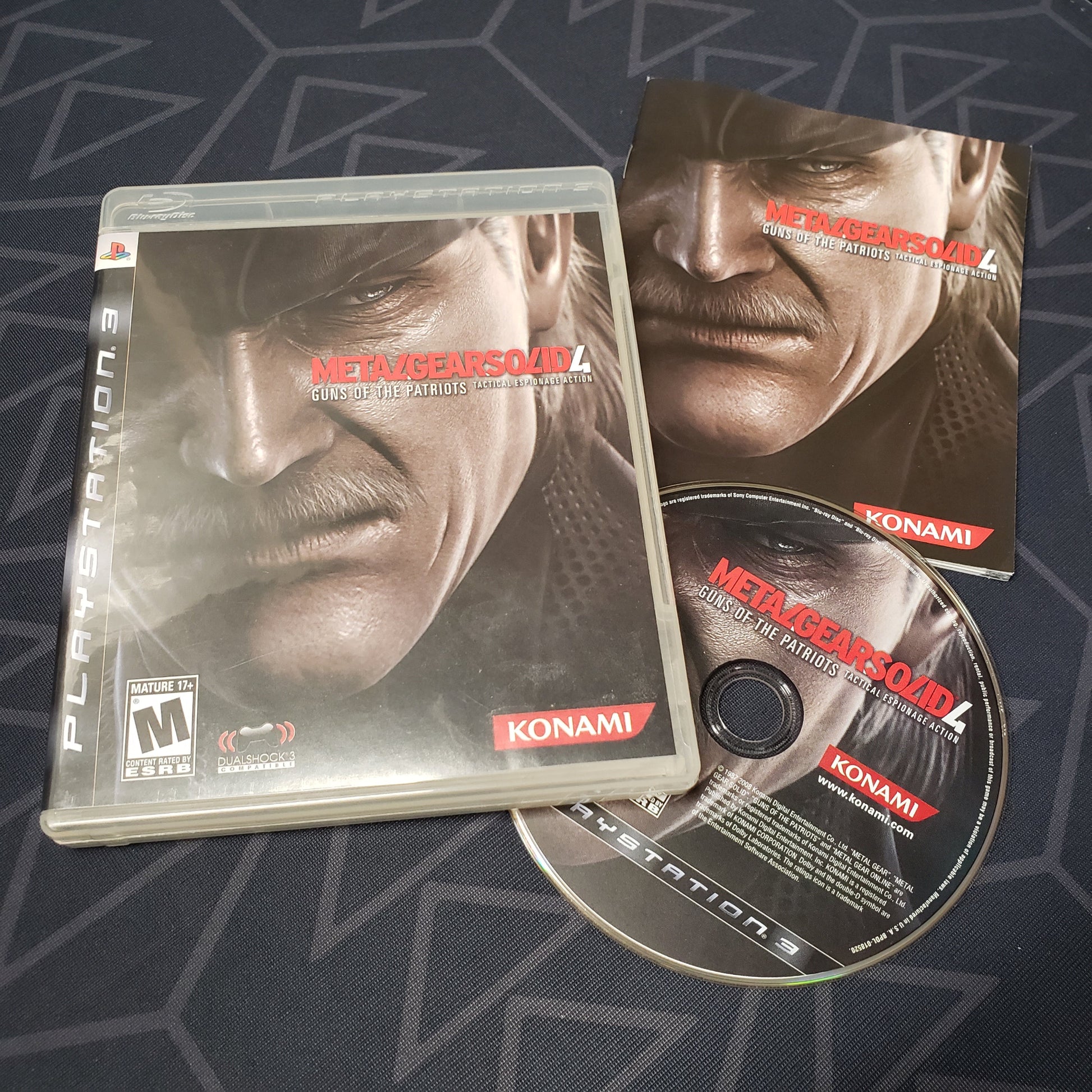 Image shows the case, manual and disc for the video game Metal Gear Solid 4: Guns of the Patriots for Playstation 3