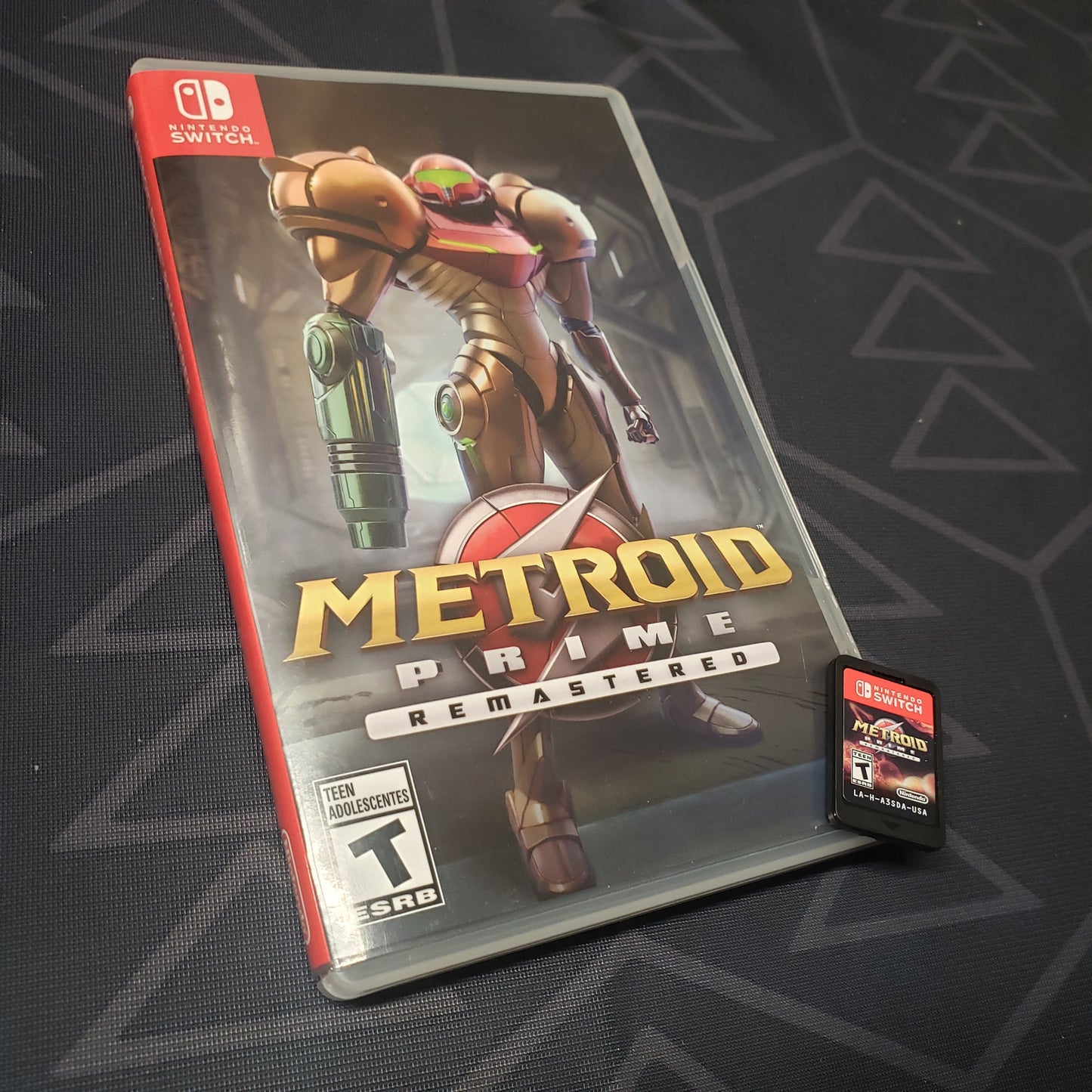 Image shows the case and cartridge for the video game Metroid Prime: Remastered for Nintendo Switch