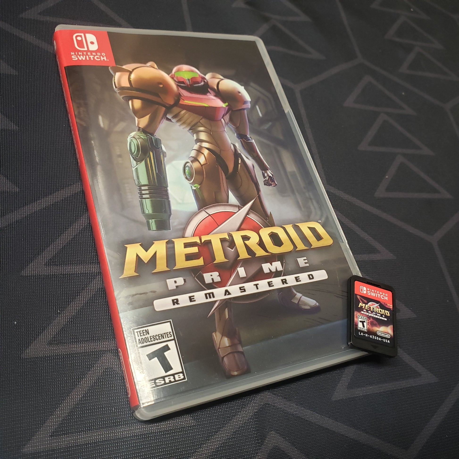 Image shows the case and cartridge for the video game Metroid Prime: Remastered for Nintendo Switch