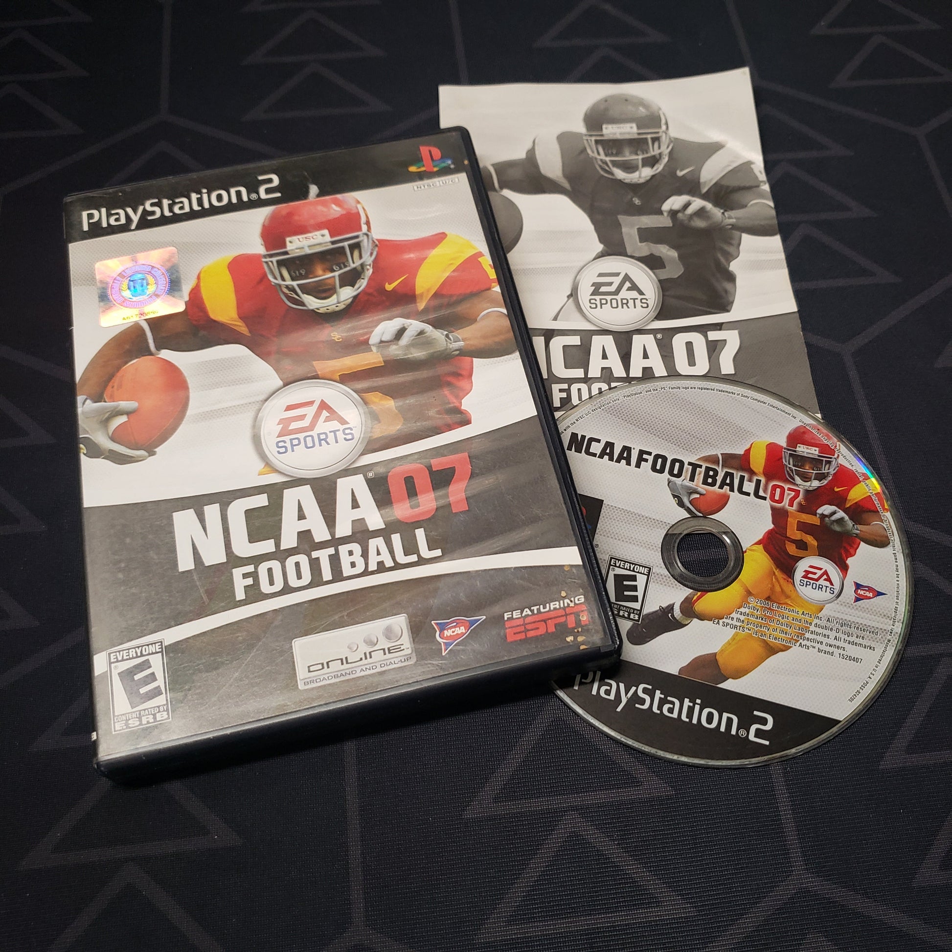 Image shows the case, manual and disc for the video game NCAA Football 07 for Playstation 2