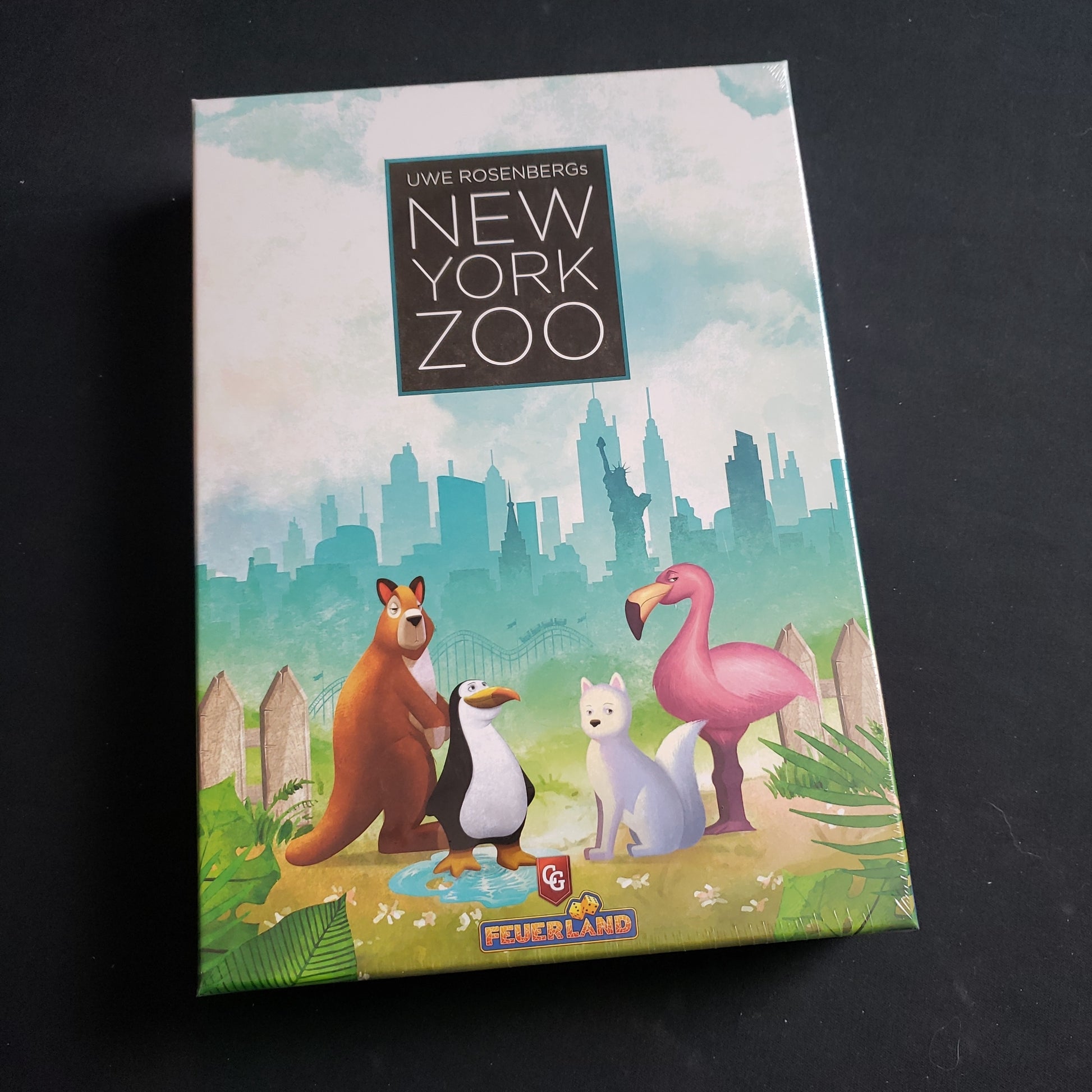 Image shows the front cover of the box of the New York Zoo board game