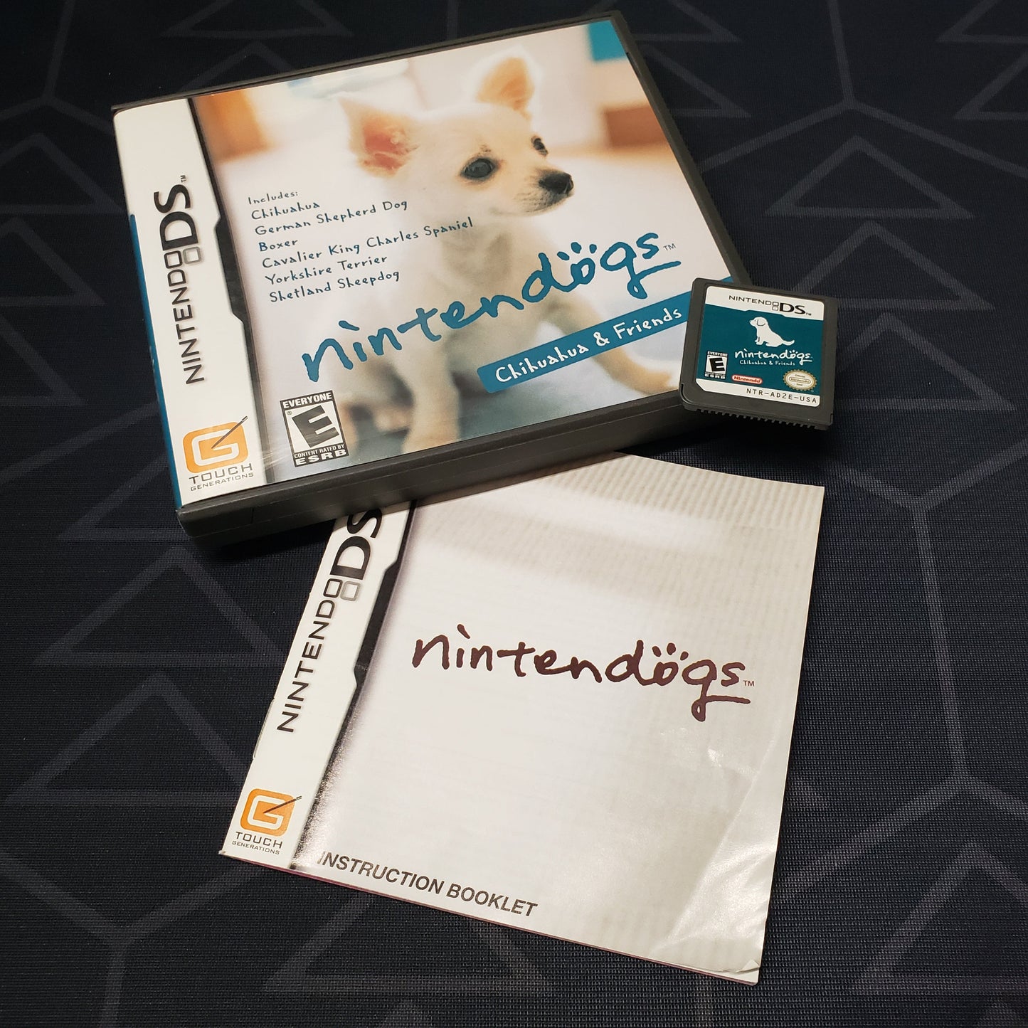Image shows the case, manual and cartridge for the video game Nintendogs: Chihuahua & Friends for Nintendo DS