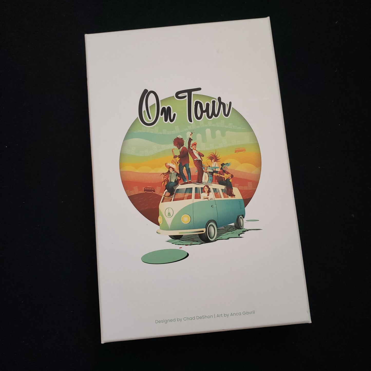 Image shows the front cover of the box of the On Tour board game