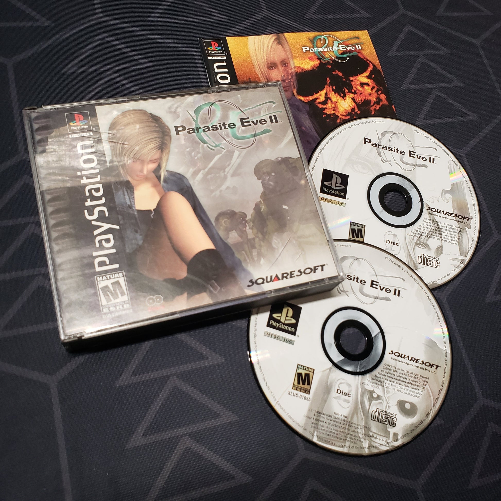 Image shows the jewel case, manual and two discs for the video game Parasite Eve II for Playstation 1