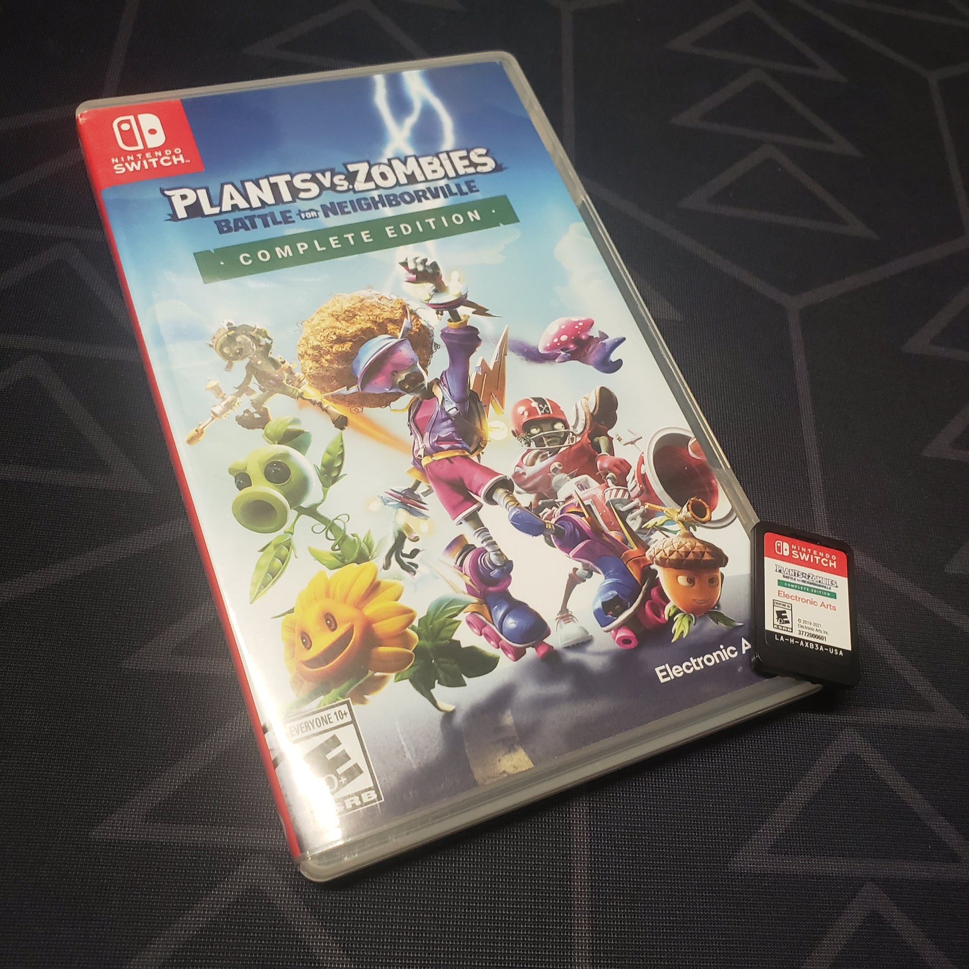 Image shows the case and cartridge for the video game Plants vs Zombies: Battle for Neighborville - Complete Edition for Nintendo Switch