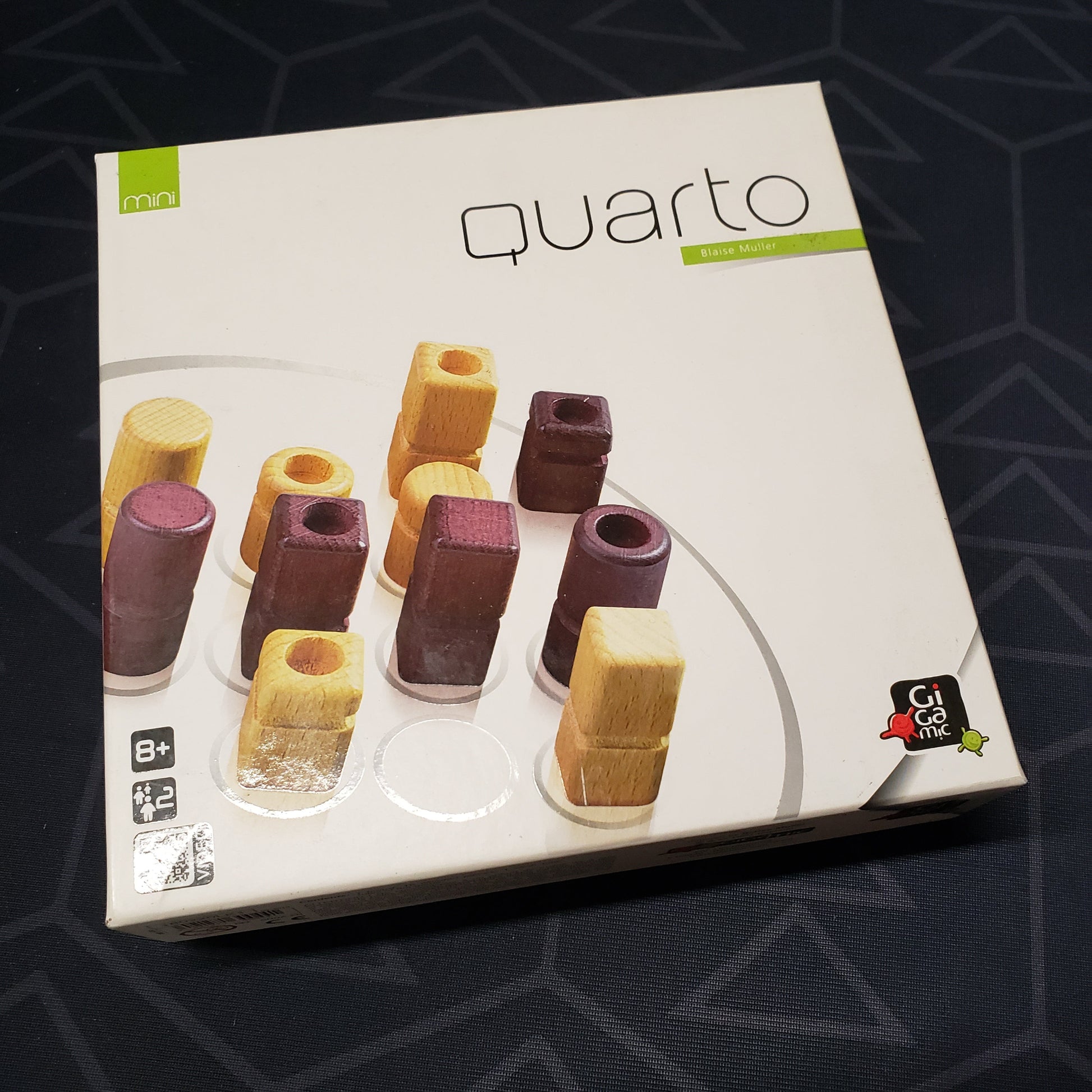 Image shows the front cover of the box for the Quarto Mini board game