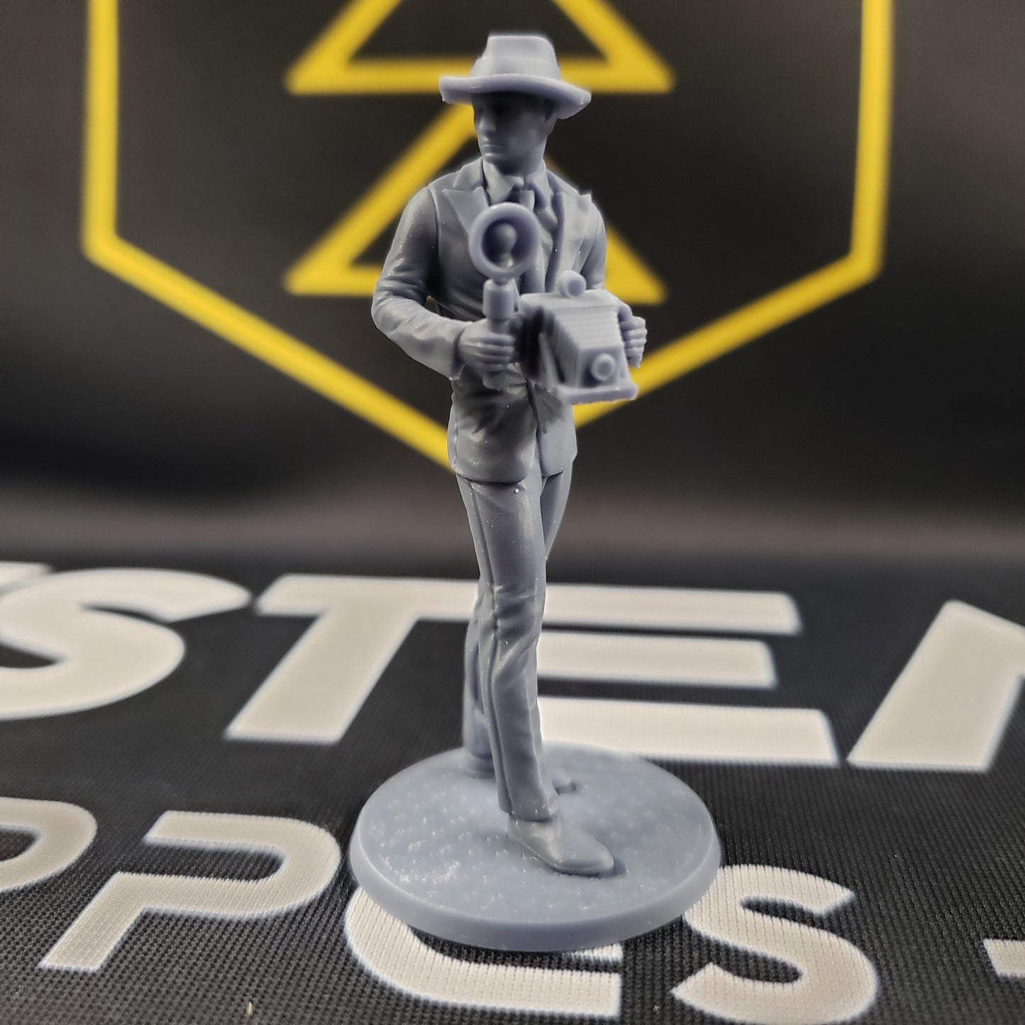 Arkham Compatible Investigator: The Photographer (Darrell Simmons)
