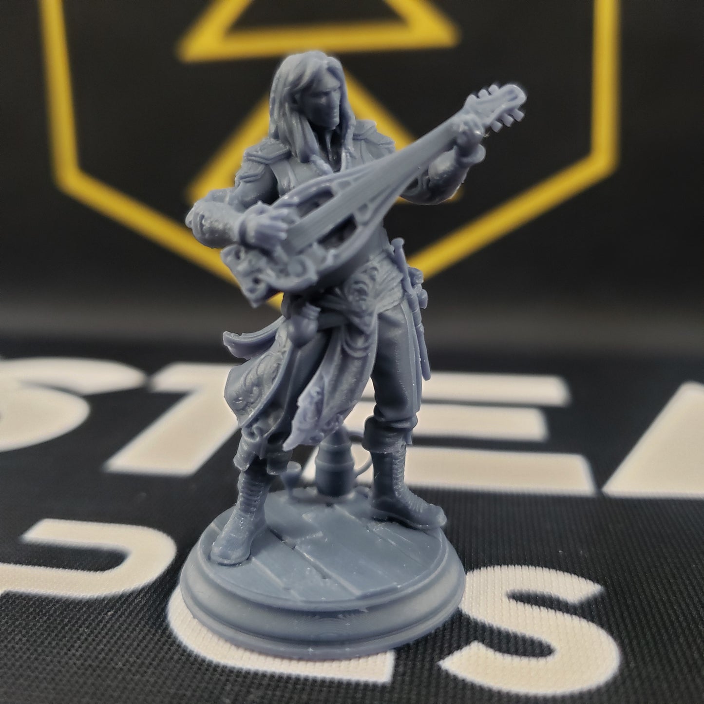 Ereviel “Eight Toes”, Bard of (mis)Fortune (Male Elf Bard)