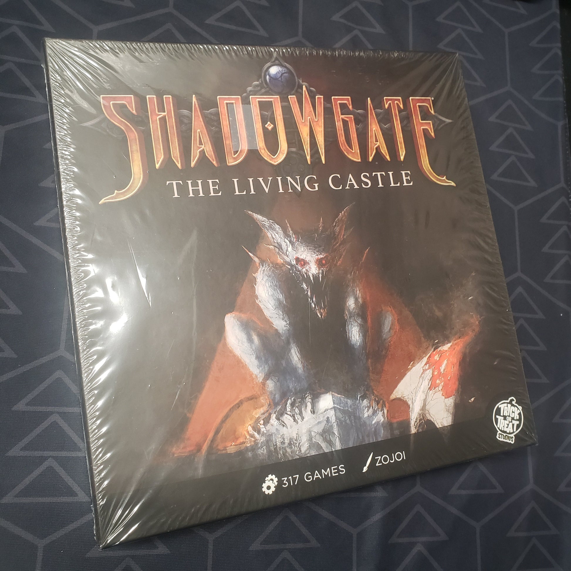 Image shows the front cover of the box for the Shadowgate: The Living Castle board game