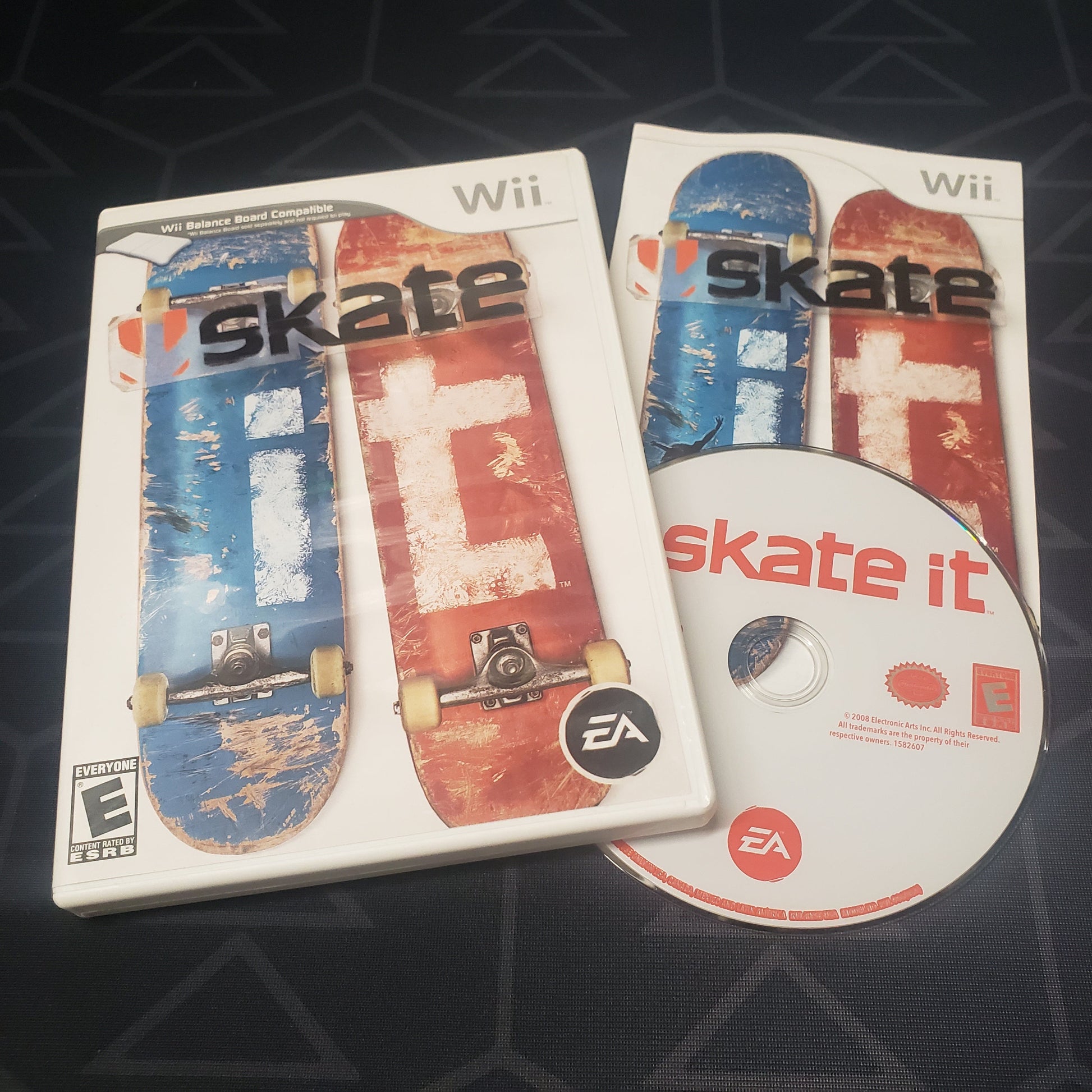 Image shows the case, manual & disc for the video game Skate It for Nintendo Wii