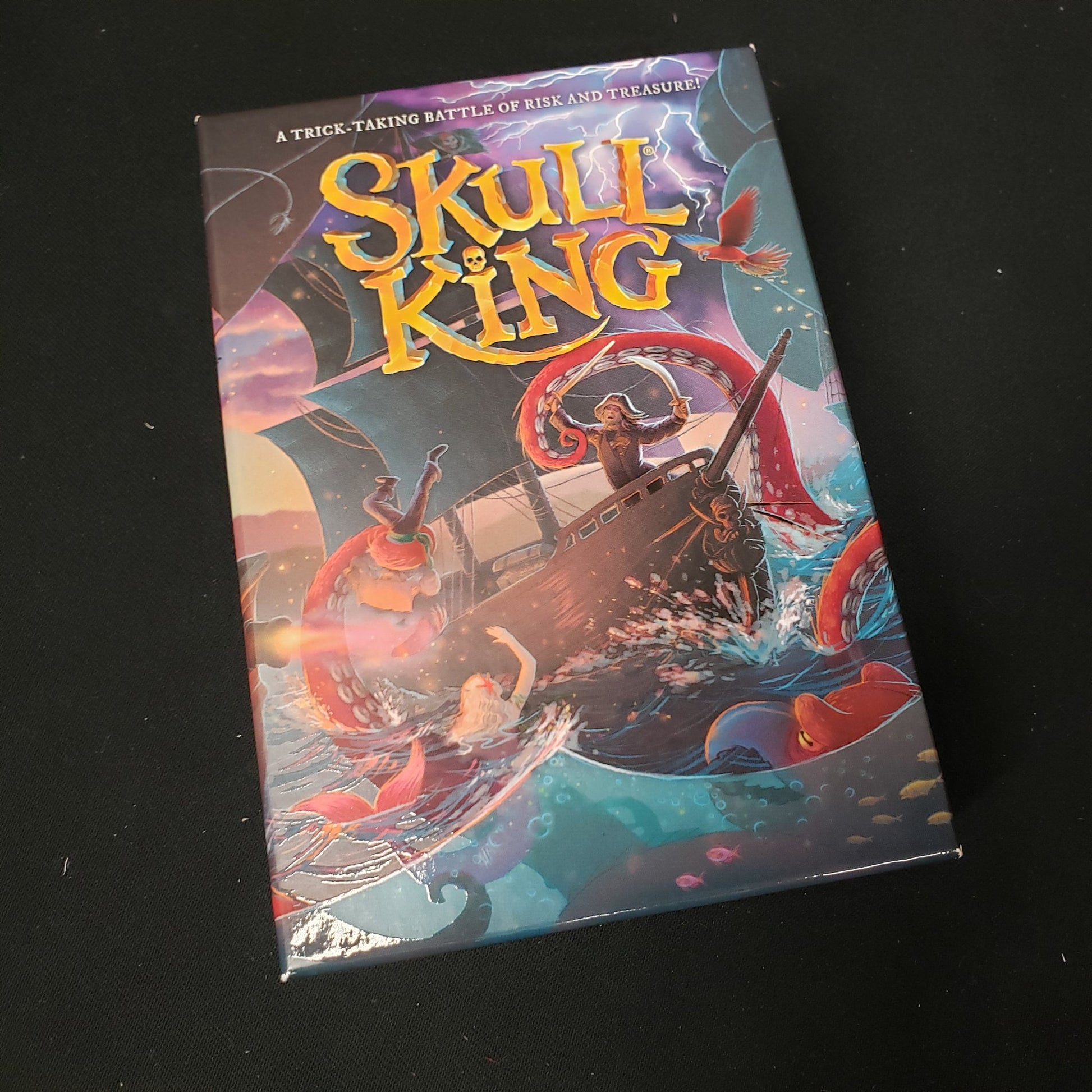 Image shows the front cover of the box of the Skull King card game