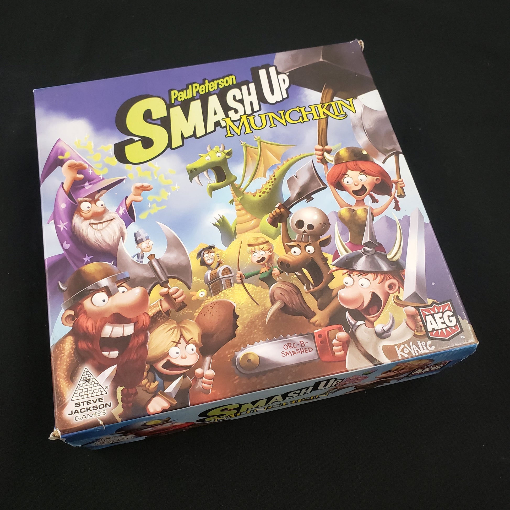 Image shows the front cover of the box of the Smash Up: Munchkin card game