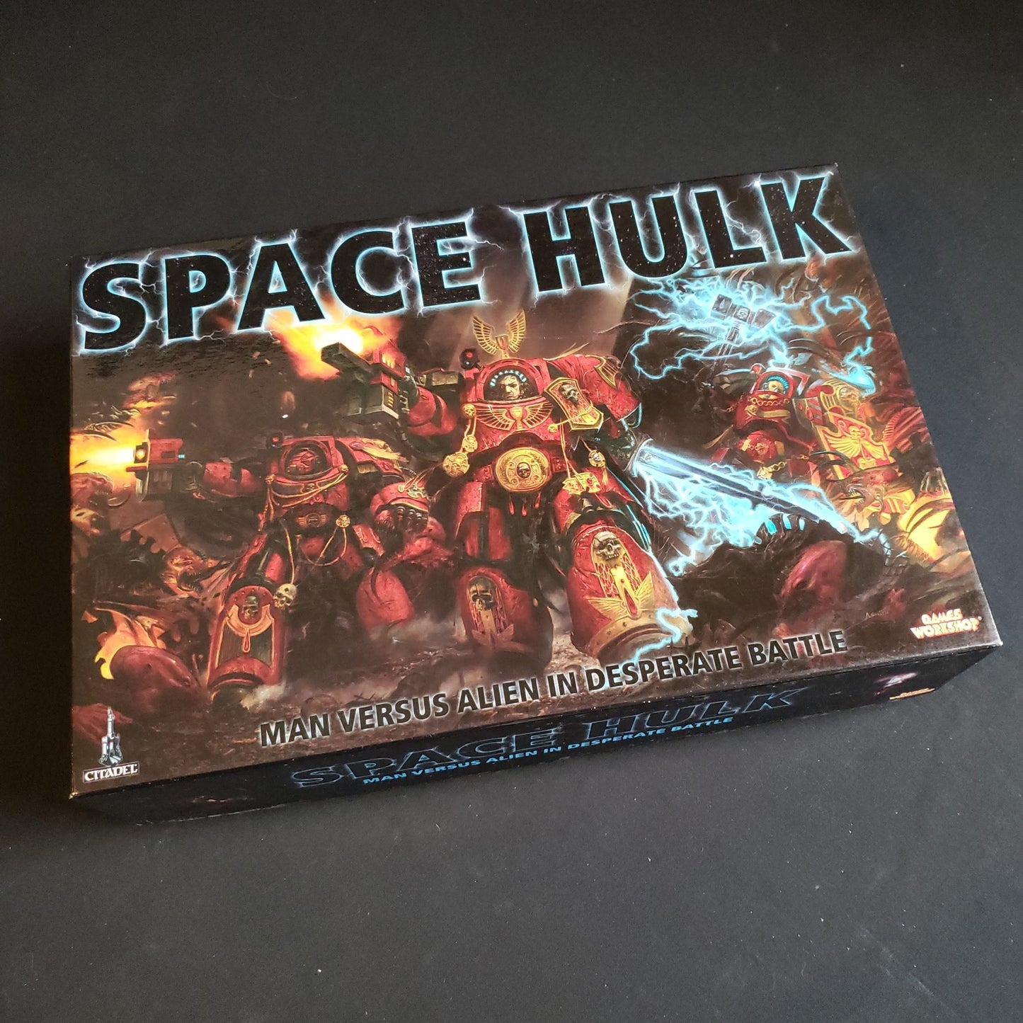Image shows the front cover of the box of the Space Hulk board game