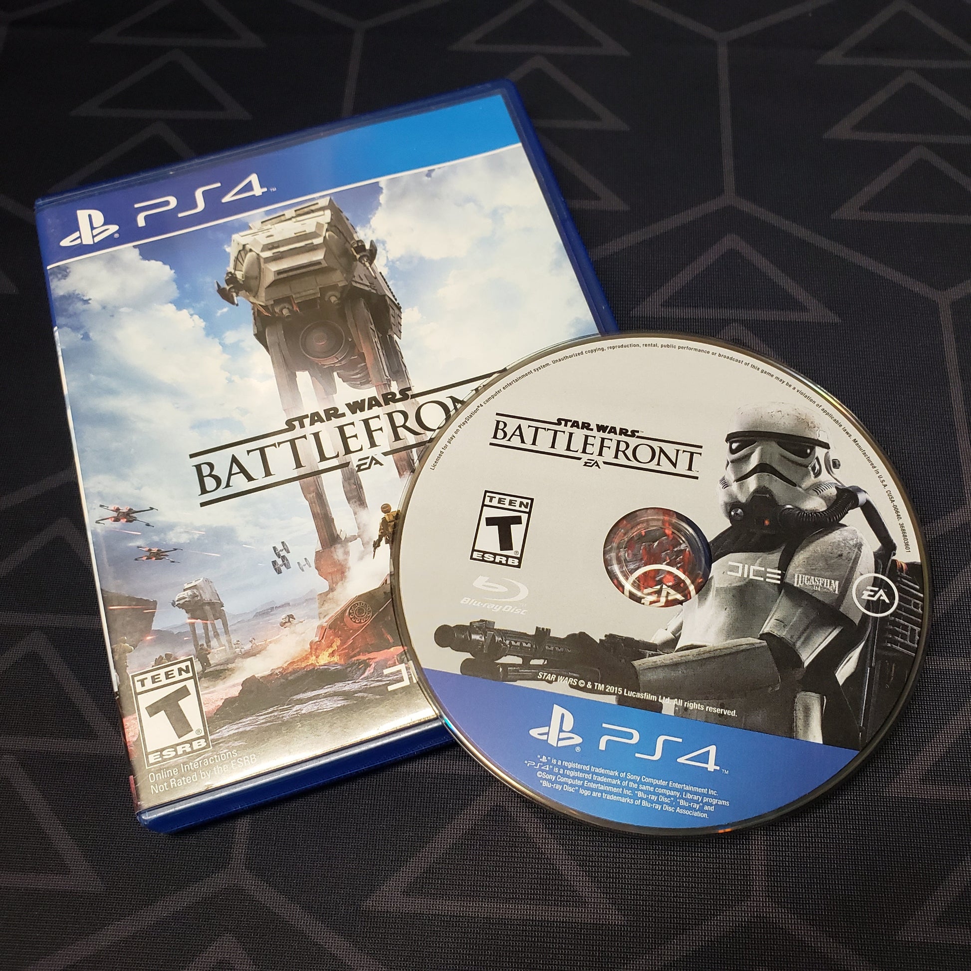 Image shows the case & disc for the video game Star Wars Battlefront for Playstation 4