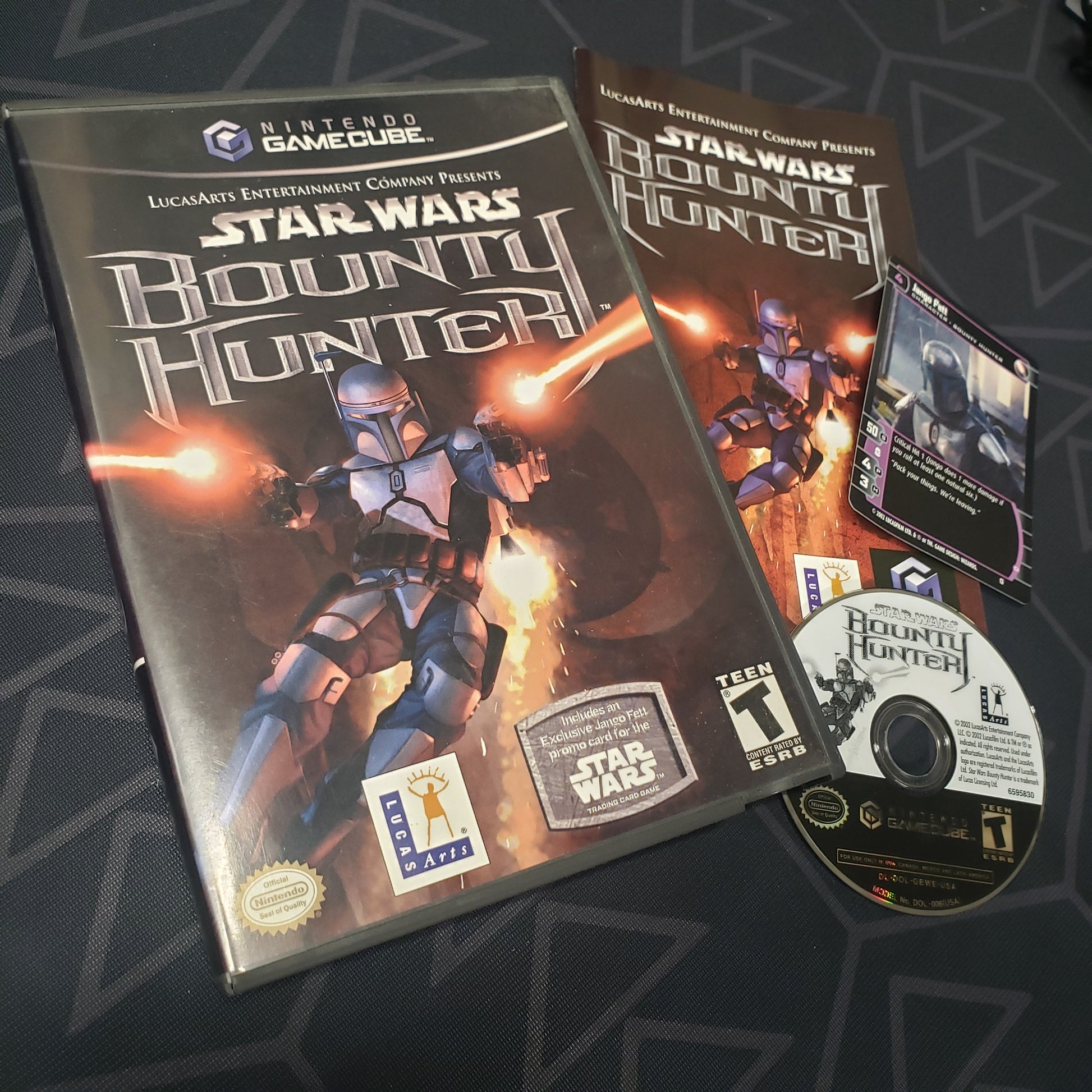 Image shows the case, manual and disc for the video game Star Wars: Bounty Hunter for Nintendo GameCube