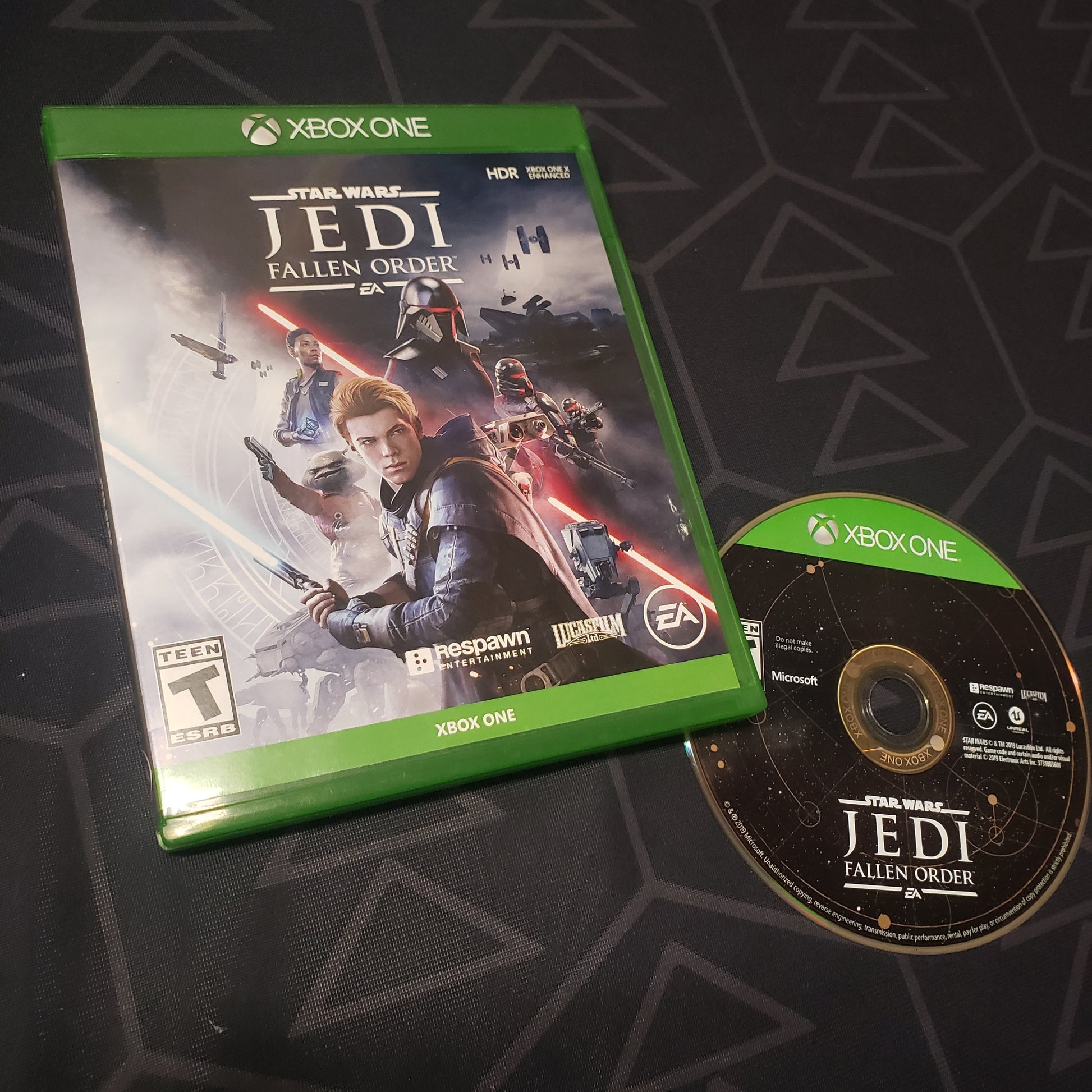 Image shows the case and disc for the video game Star Wars Jedi: Fallen Order for Xbox One