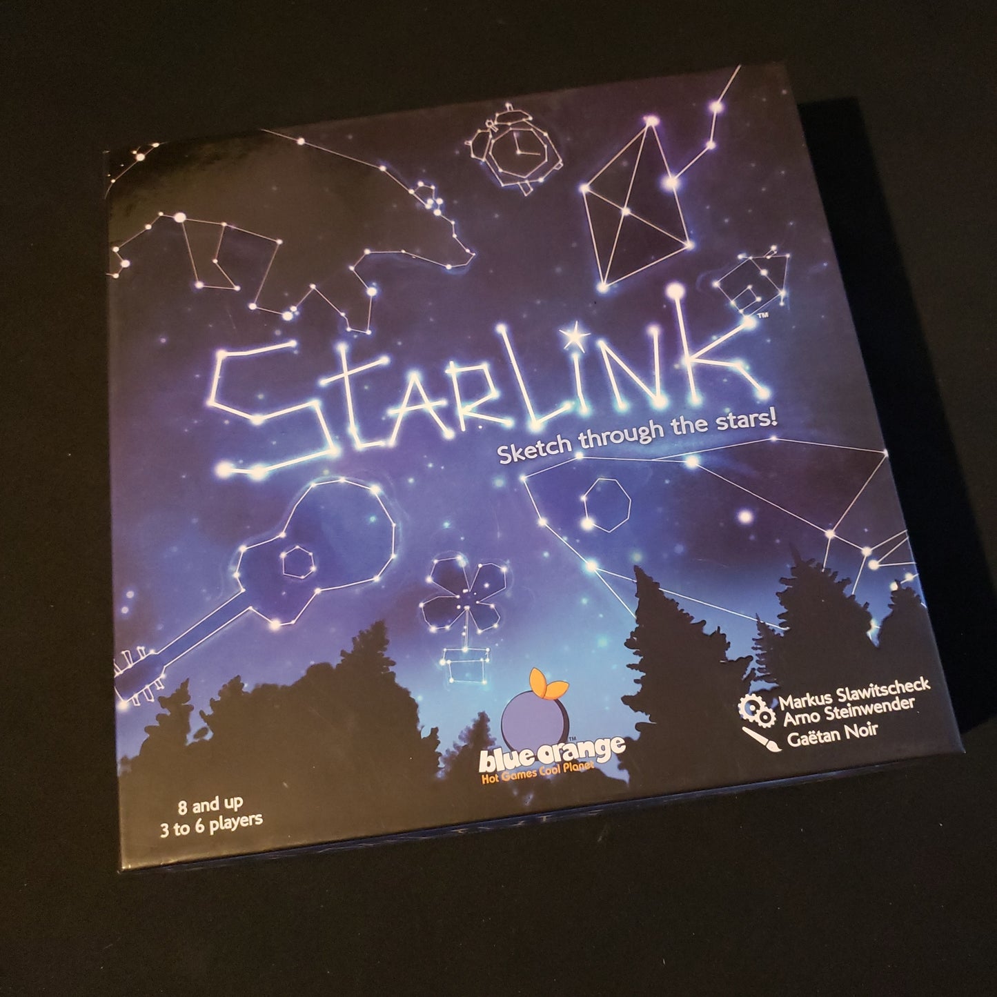 Image shows the front cover of the box of the Starlink board game