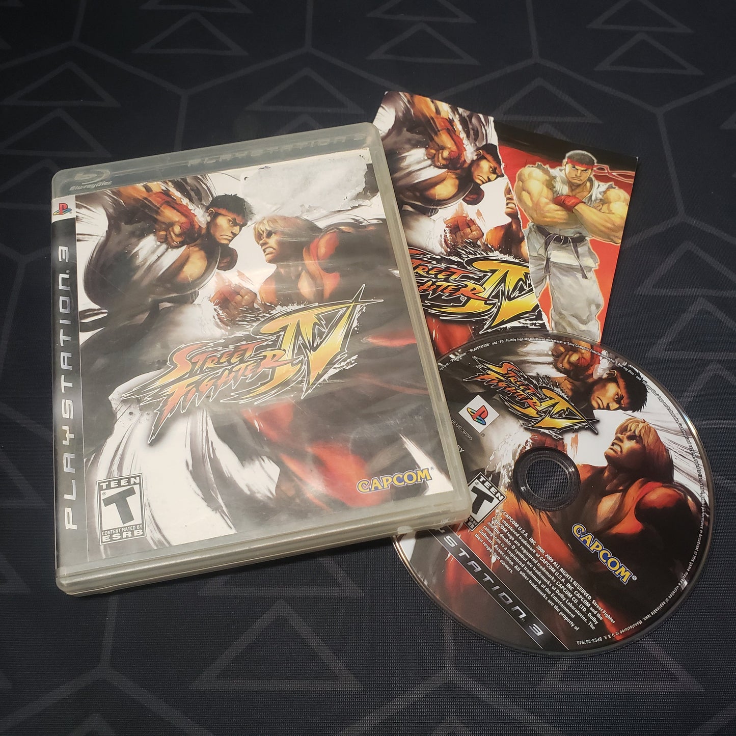 Image shows the case, manual and disc for the video game Street Fighter IV for Playstation 3