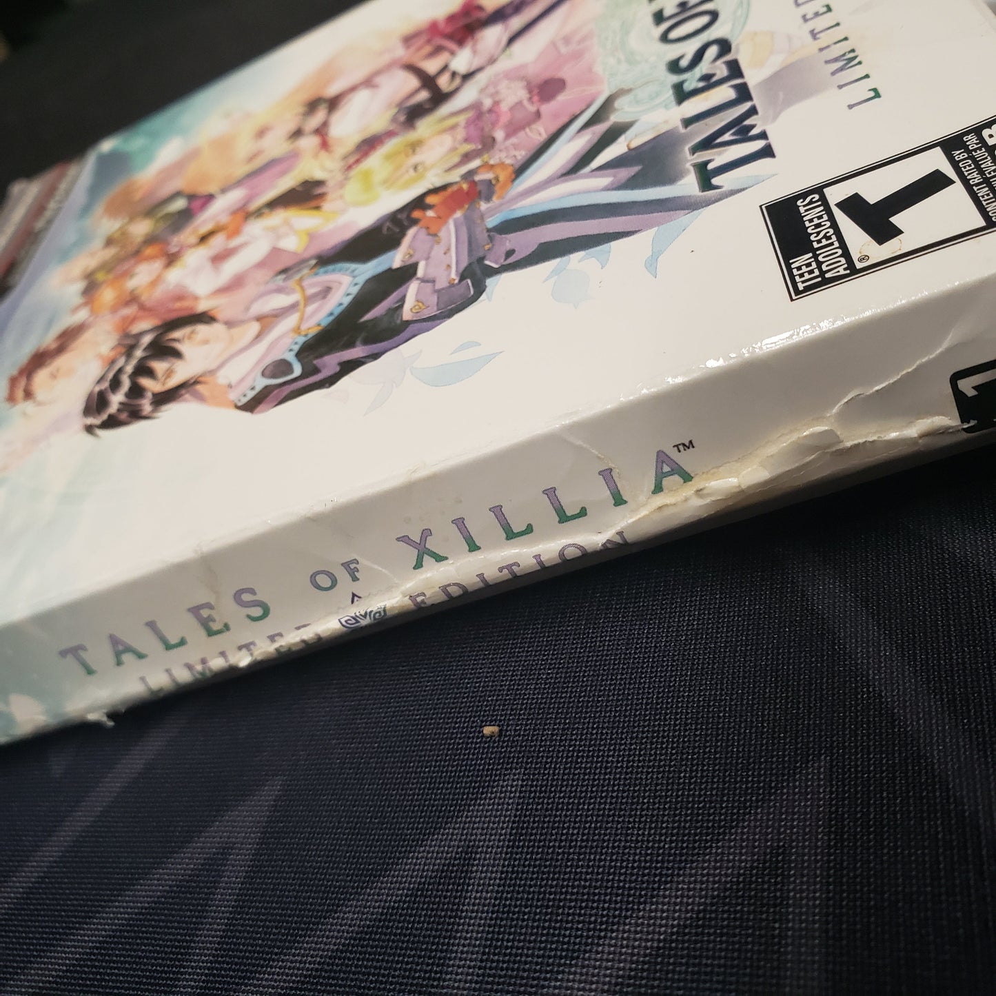 Image shows some damage along the edge of the outer box for the video game Tales of Xillia: Limited Edition for Playstation 3