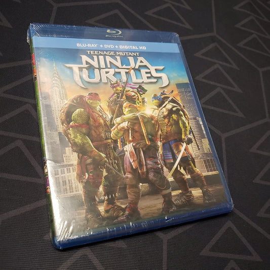 Image shows the front of the case for the 2014 movie Teenage Mutant Ninja Turtles on Blu-Ray