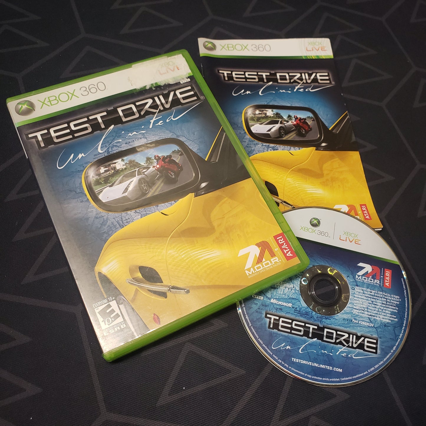 Image shows the case, manual and disc for the video game Test Drive Unlimited for Xbox 360