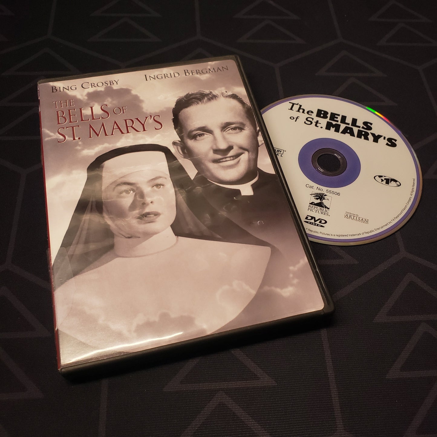Image shows the case & disc for the movie The Bells of St. Mary's on DVD