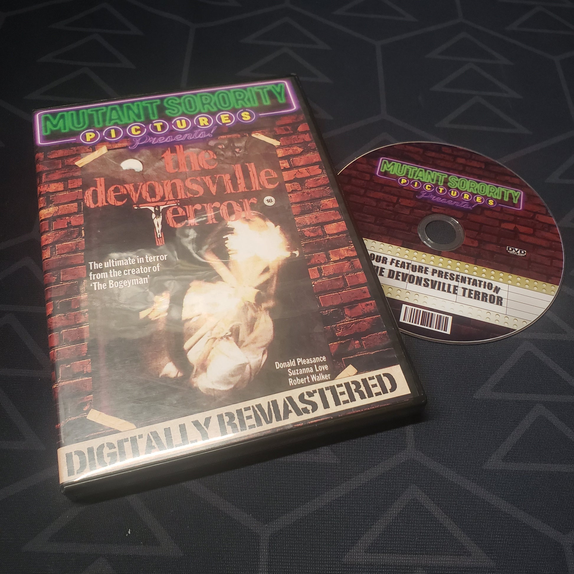 Image shows the case & disc for the movie The Devonsville Terror on DVD