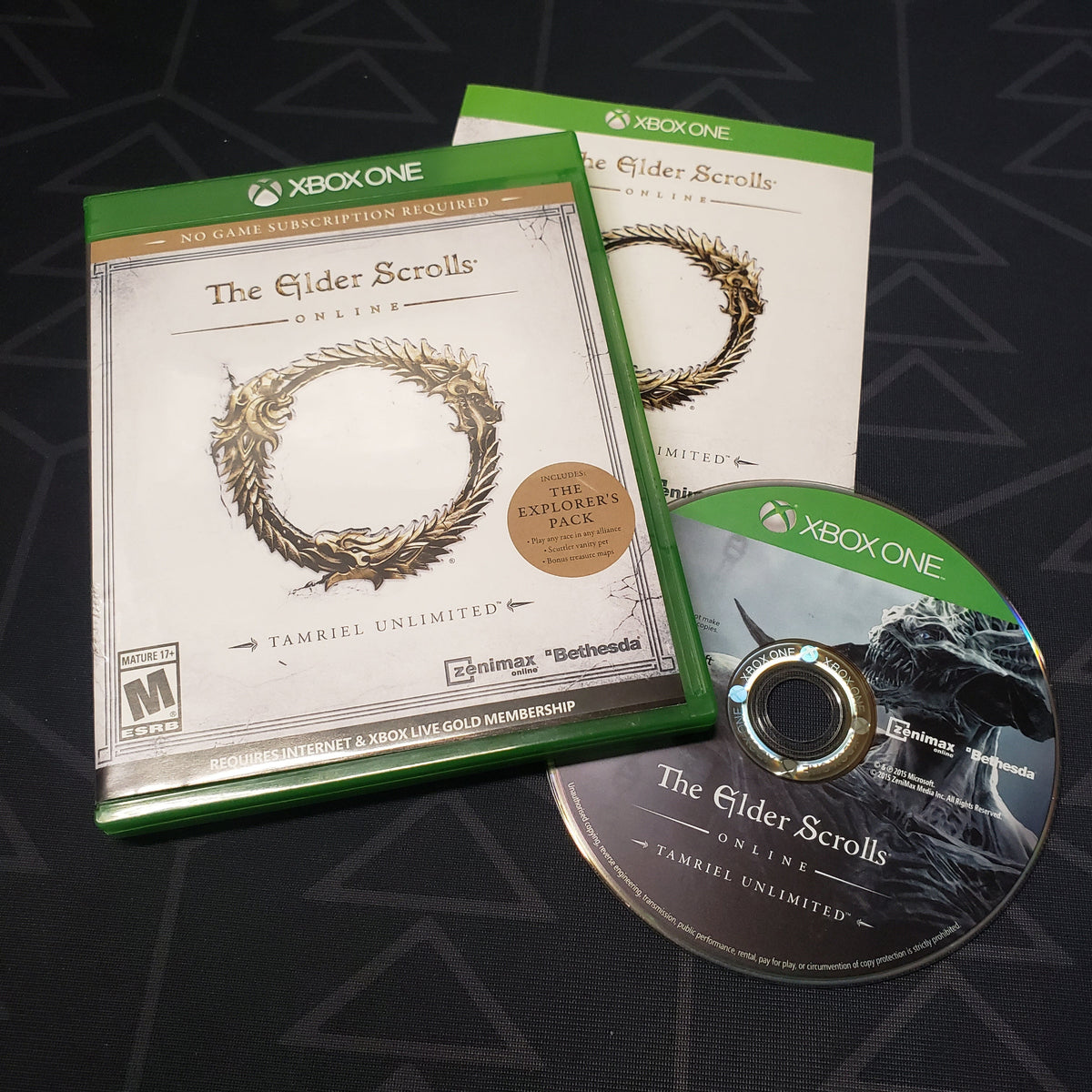 Image shows the case, manual and disc for the video game The Elder Scrolls Online: Tamriel Unlimited for Xbox One