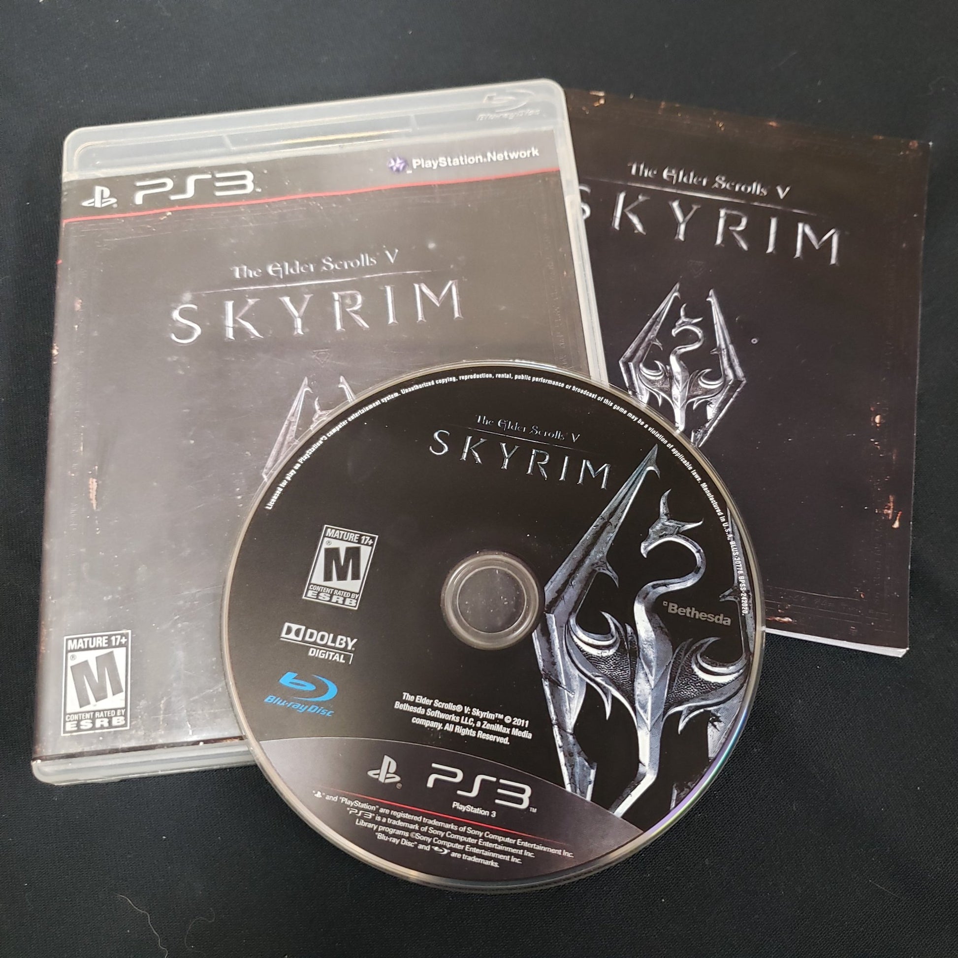 Image shows the case, manual & disc for the video game The Elder Scrolls V: Skyrim for Playstation 3