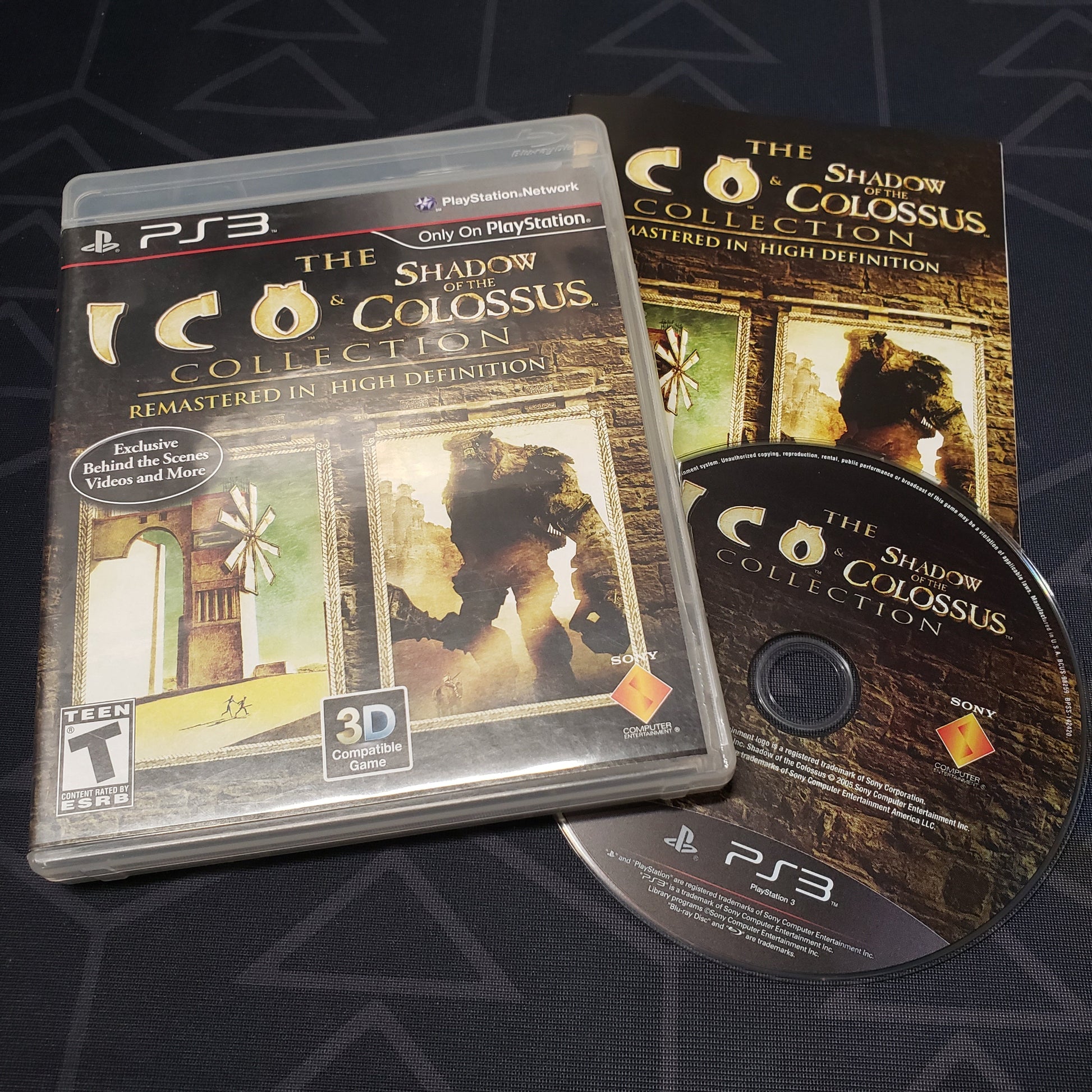 Image shows the case, manual and disc for the video game The Ico & Shadow of the Colossus Collection for Playstation 3