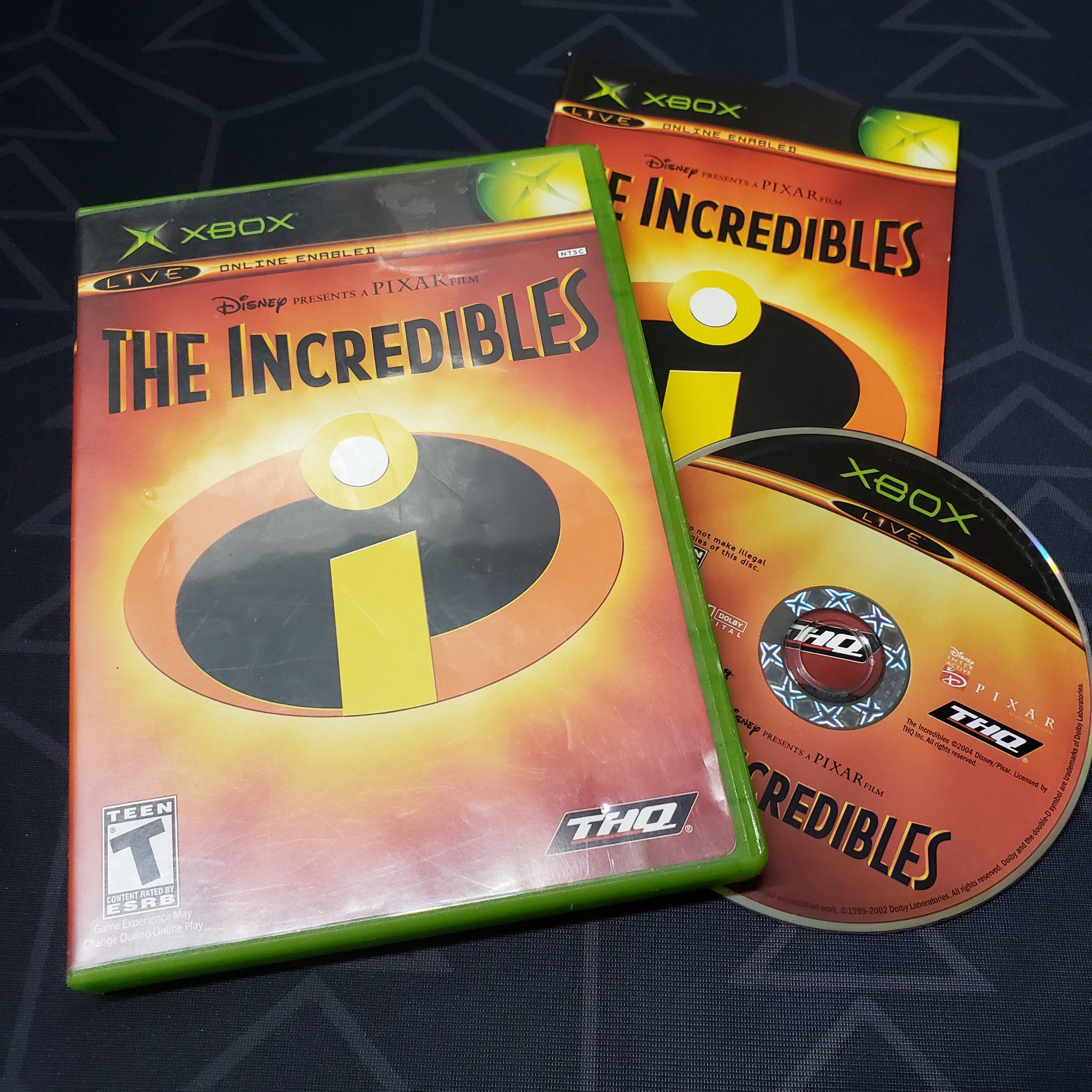 Image shows the case, manual and disc for the video game The Incredibles for the original Xbox