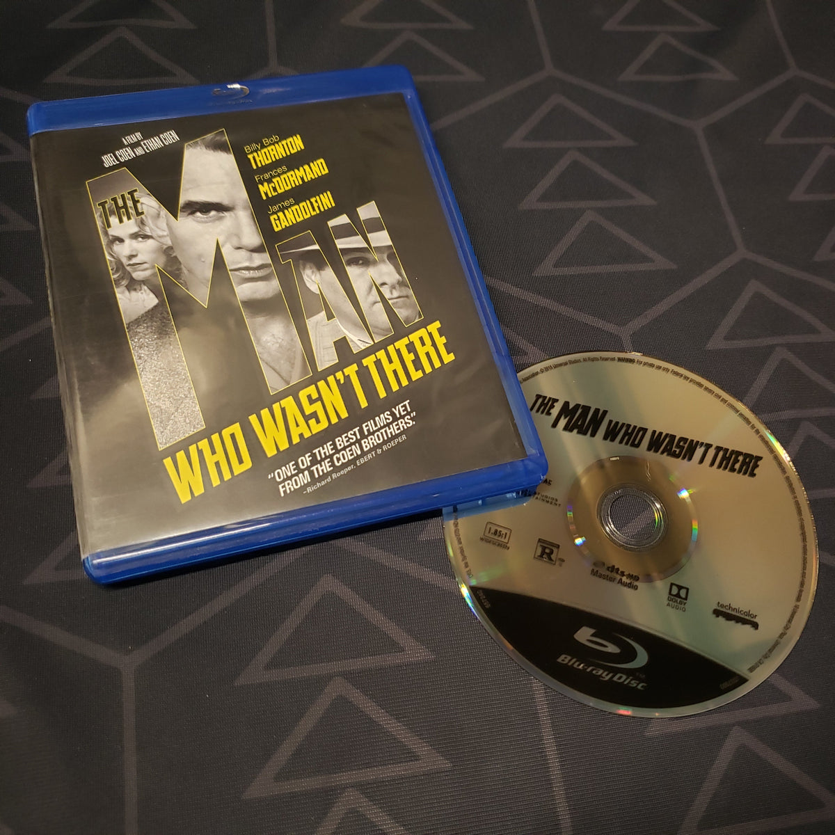 Image shows the case & disc for the movie The Man Who Wasn't There on Blu-Ray