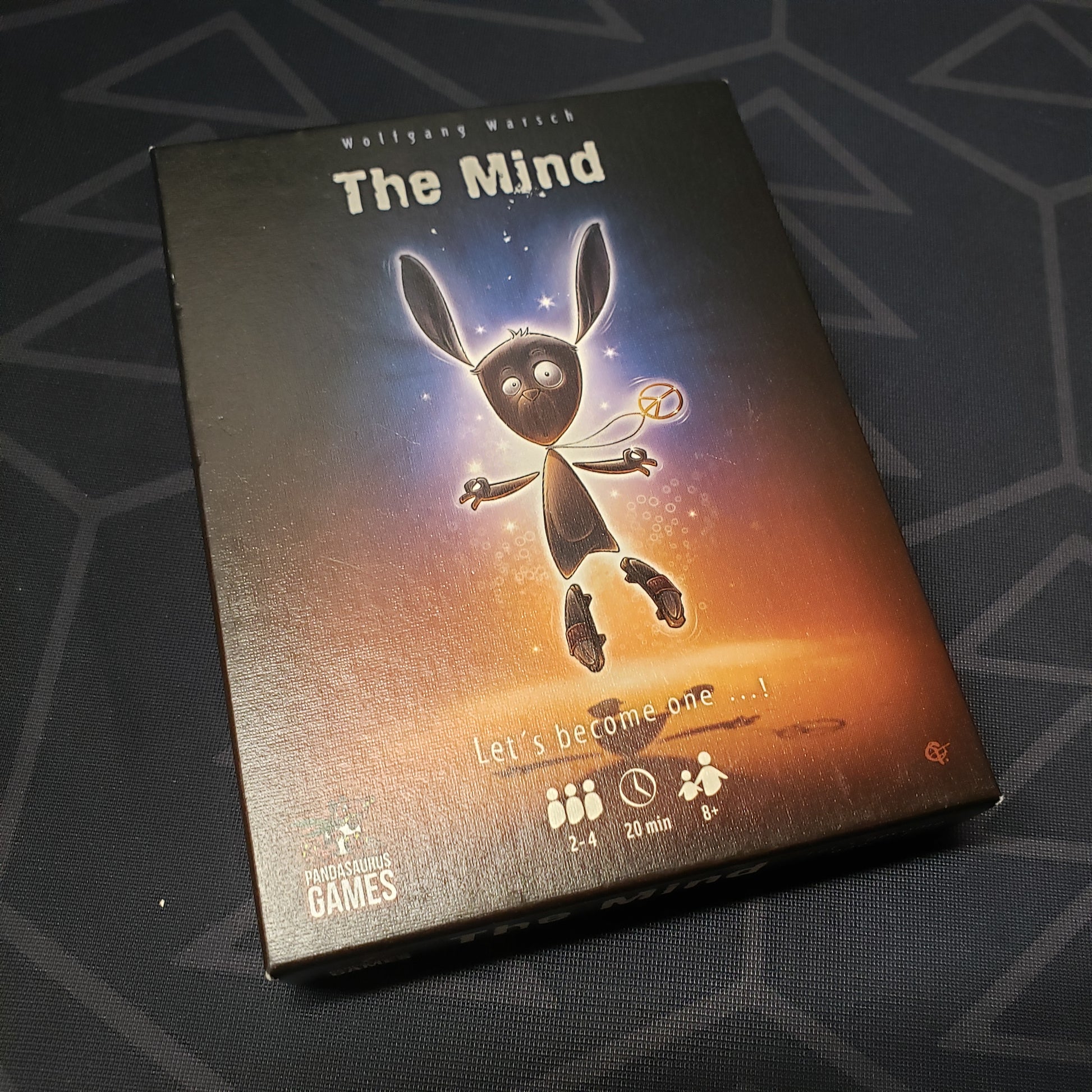 Image shows the front cover of the box of the Mind card game