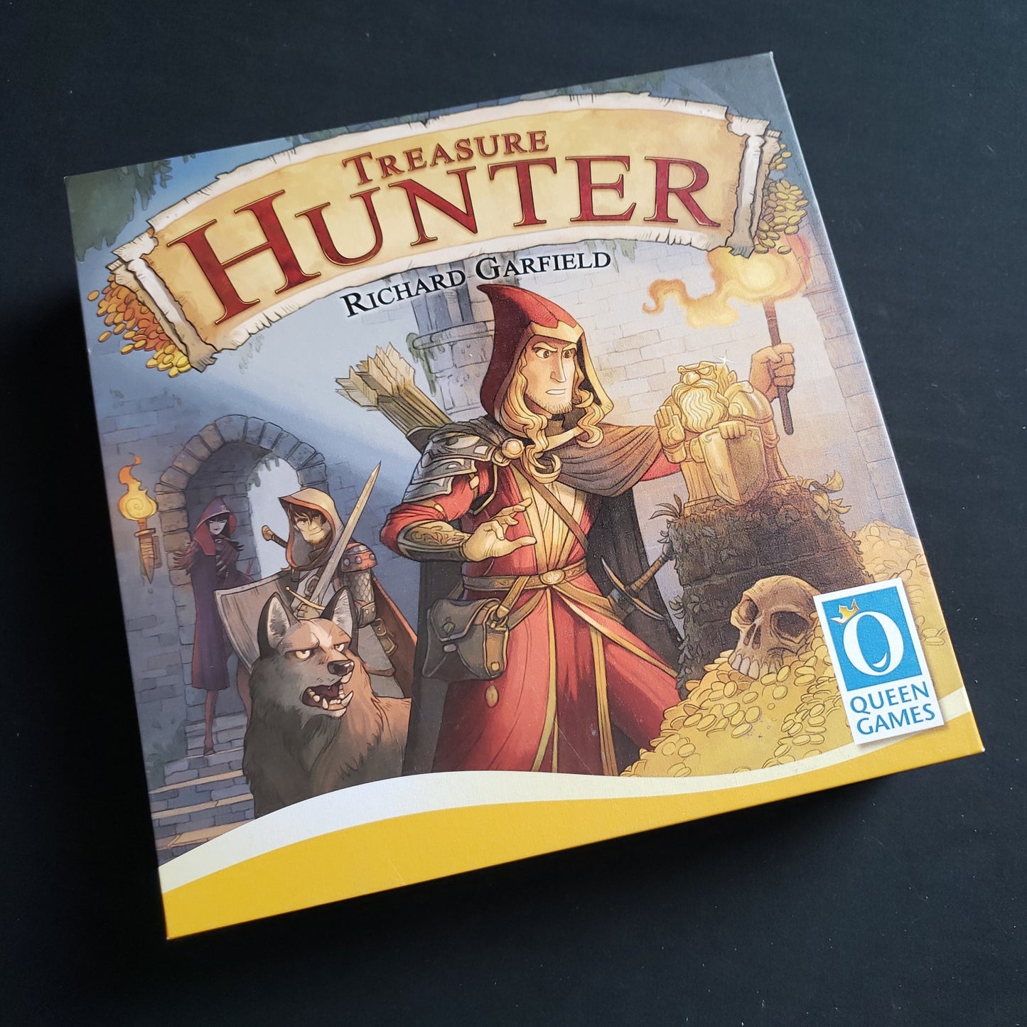 Image shows the front cover of the box of the Treasure Hunter board game