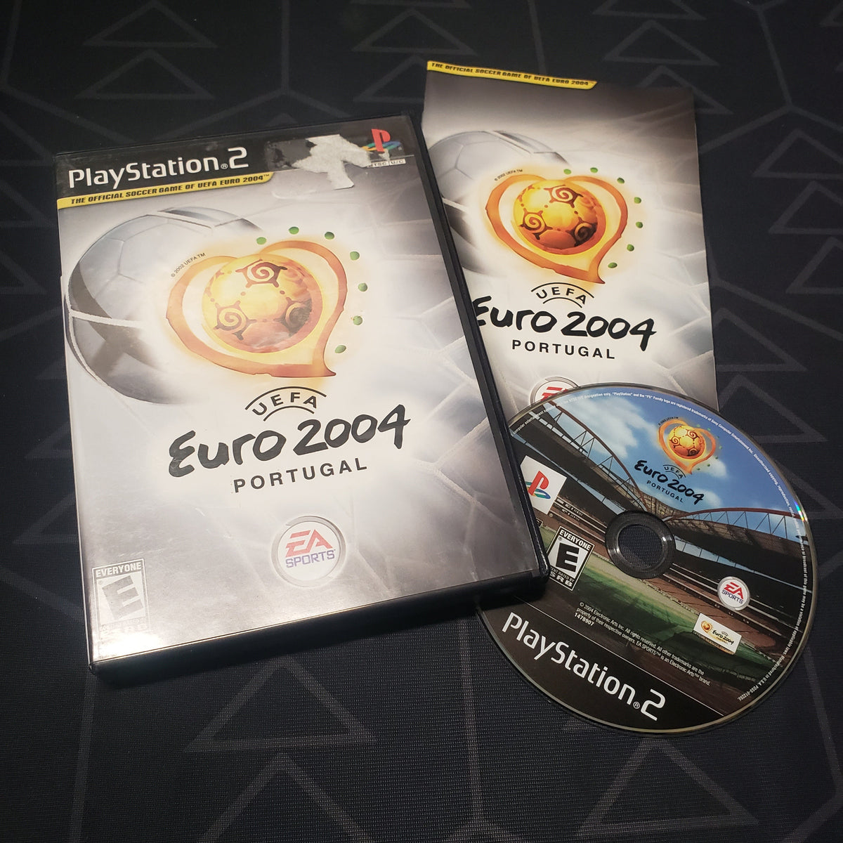 Image shows the case, manual and disc for the video game UEFA Euro 2004 Portugal for Playstation 2