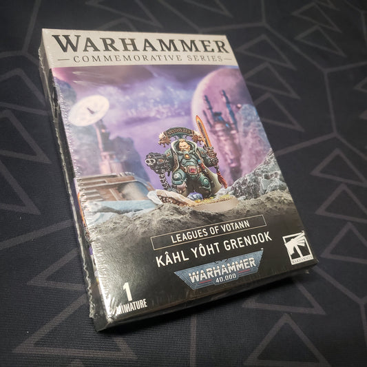 Image shows the front cover of the box of the Commemorative Series: Leagues of Votann - Kahl Yoht Grendok pack for the miniatures game Warhammer 40,000